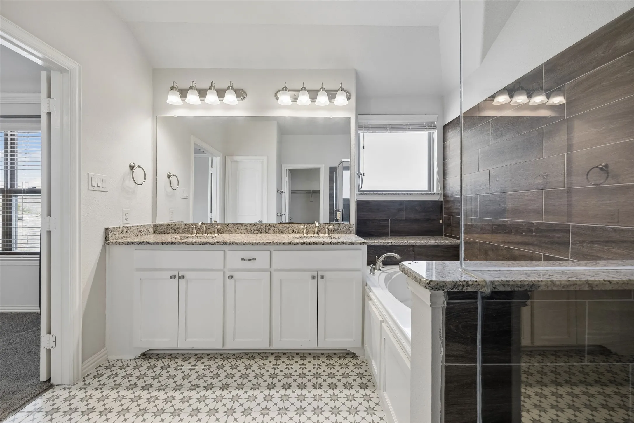 Townhouse For Rent in Tarrant County , 4135 Cascade Sky Drive, Arlington, Texas 76005, 3 Bedroom, 3 Bathroom, 2 Garage spaces, 1,851 Sqft, built in 2014, mls#21409035, Real Estate Agent in Arlington, Homes For Rent in Tarrant county, Homes For Rent in Arlington, Realtor in Arlington Texas, Real Estate Brokerage Independent Realty Texas, Luminita Cordes Realtor