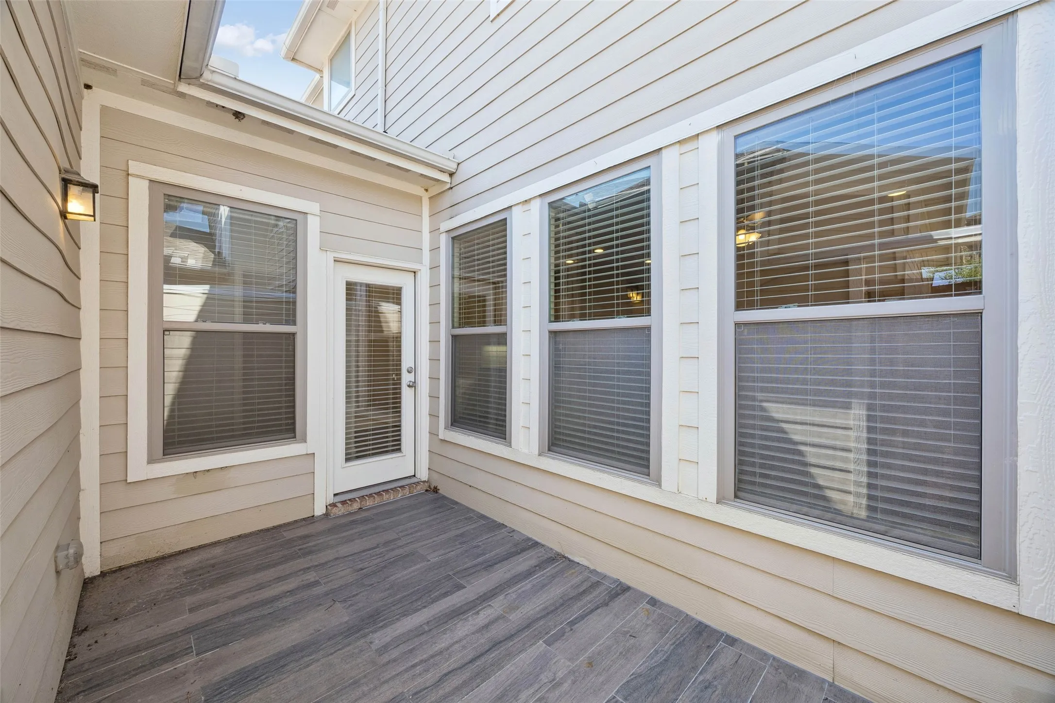 Townhouse For Rent in Tarrant County , 4135 Cascade Sky Drive, Arlington, Texas 76005, 3 Bedroom, 3 Bathroom, 2 Garage spaces, 1,851 Sqft, built in 2014, mls#21409035, Real Estate Agent in Arlington, Homes For Rent in Tarrant county, Homes For Rent in Arlington, Realtor in Arlington Texas, Real Estate Brokerage Independent Realty Texas, Luminita Cordes Realtor
