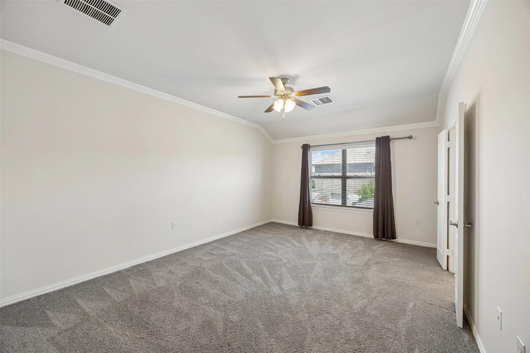 Townhouse For Rent in Tarrant County , 4135 Cascade Sky Drive, Arlington, Texas 76005, 3 Bedroom, 3 Bathroom, 2 Garage spaces, 1,851 Sqft, built in 2014, mls#21409035, Real Estate Agent in Arlington, Homes For Rent in Tarrant county, Homes For Rent in Arlington, Realtor in Arlington Texas, Real Estate Brokerage Independent Realty Texas, Luminita Cordes Realtor