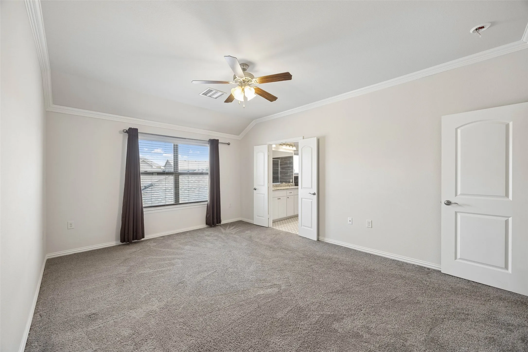 Townhouse For Rent in Tarrant County , 4135 Cascade Sky Drive, Arlington, Texas 76005, 3 Bedroom, 3 Bathroom, 2 Garage spaces, 1,851 Sqft, built in 2014, mls#21409035, Real Estate Agent in Arlington, Homes For Rent in Tarrant county, Homes For Rent in Arlington, Realtor in Arlington Texas, Real Estate Brokerage Independent Realty Texas, Luminita Cordes Realtor