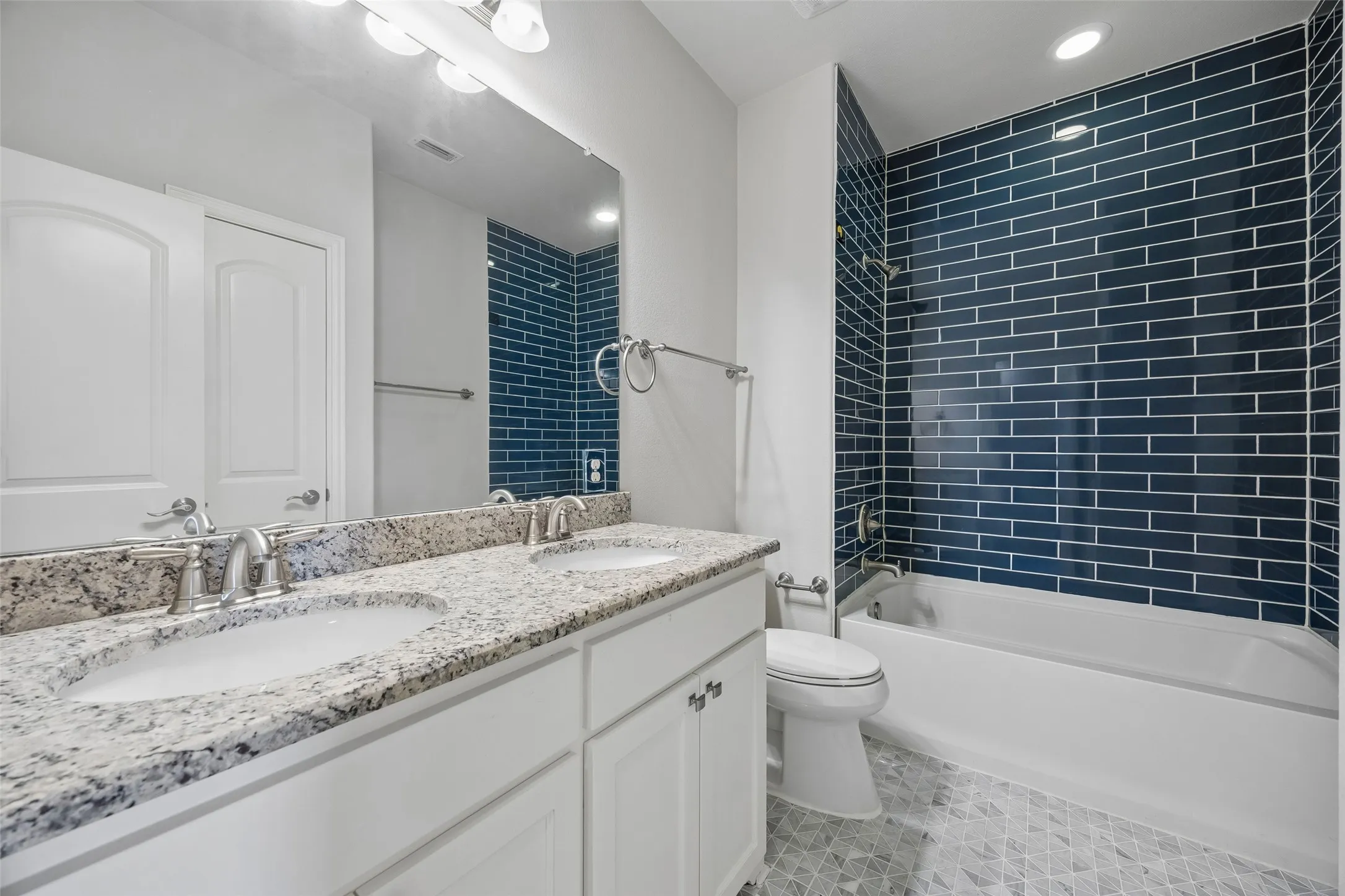 Townhouse For Rent in Tarrant County , 4135 Cascade Sky Drive, Arlington, Texas 76005, 3 Bedroom, 3 Bathroom, 2 Garage spaces, 1,851 Sqft, built in 2014, mls#21409035, Real Estate Agent in Arlington, Homes For Rent in Tarrant county, Homes For Rent in Arlington, Realtor in Arlington Texas, Real Estate Brokerage Independent Realty Texas, Luminita Cordes Realtor