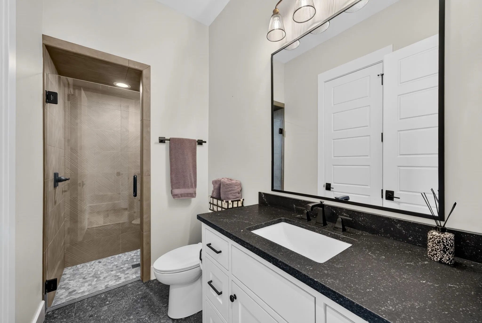 Single Family Residence For Sale in Johnson County , 2145 CR 1227, Cleburne, Texas 76033, 3 Bedroom, 4 Bathroom, 2 Garage spaces, 4,135 Sqft, built in 2021, mls#21411263, Real Estate Agent in Cleburne, Homes For Sale in Johnson county, Homes For Sale in Cleburne, Realtor in Cleburne Texas, Real Estate Brokerage Independent Realty Texas, Luminita Cordes Realtor