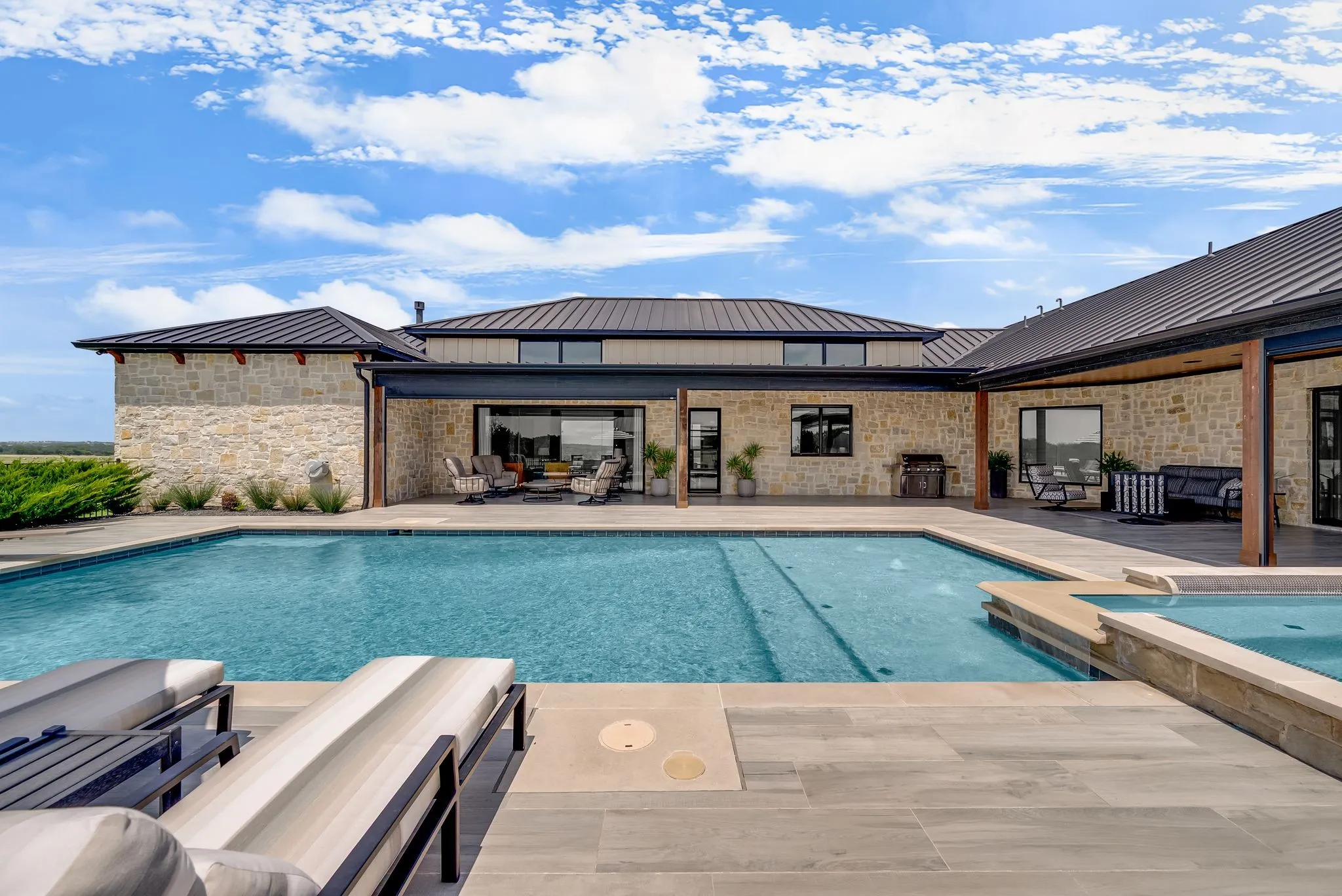 Single Family Residence For Sale in Johnson County , 2145 CR 1227, Cleburne, Texas 76033, 3 Bedroom, 4 Bathroom, 2 Garage spaces, 4,135 Sqft, built in 2021, mls#21411263, Real Estate Agent in Cleburne, Homes For Sale in Johnson county, Homes For Sale in Cleburne, Realtor in Cleburne Texas, Real Estate Brokerage Independent Realty Texas, Luminita Cordes Realtor