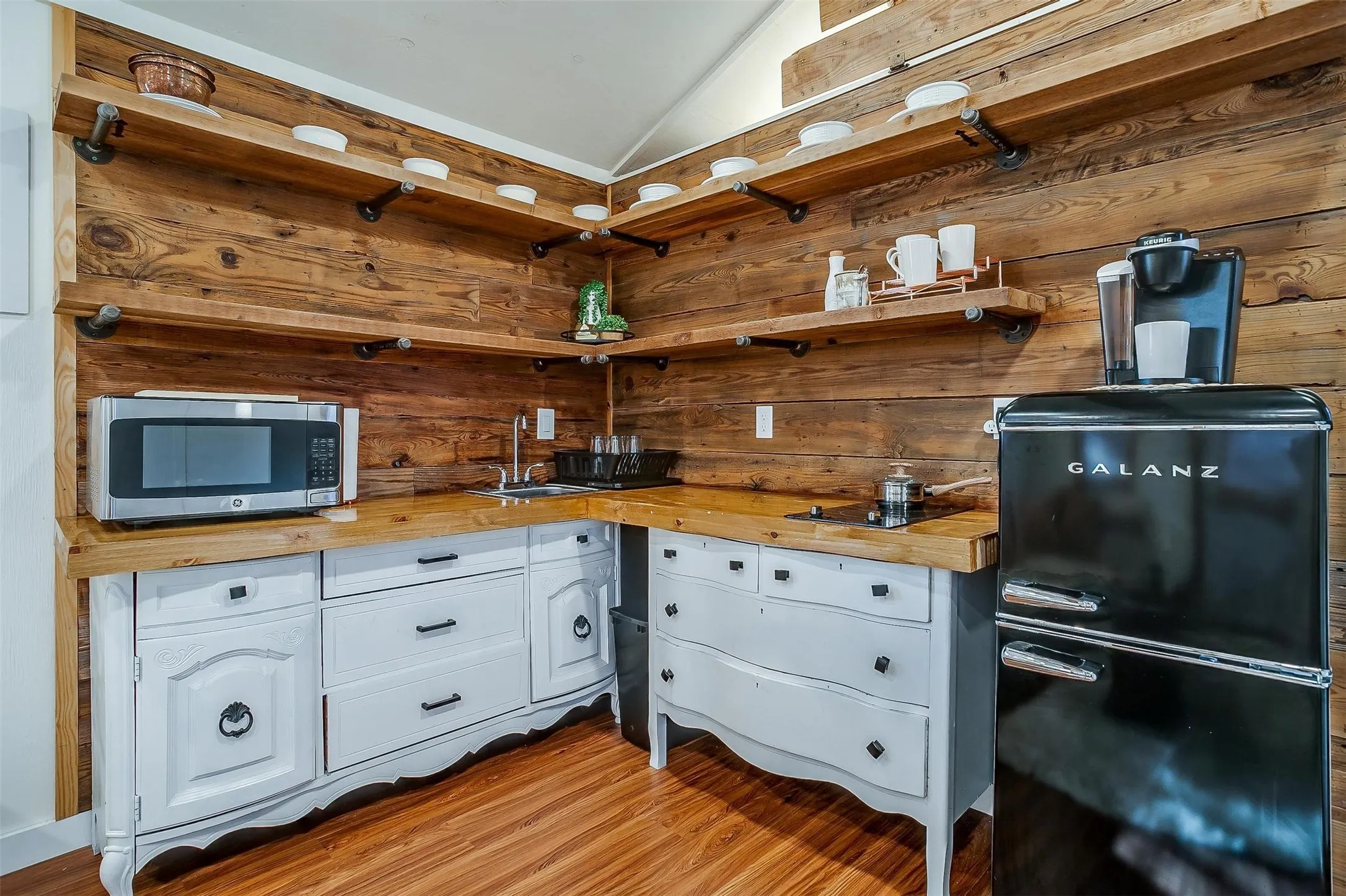 Apartment For Rent in Johnson County , 1809 Whispering Oaks Street B, Burleson, Texas 76028, 1 Bedroom, 1 Bathroom, Garage spaces, 288 Sqft, built in 2022, mls#21411302, Real Estate Agent in Burleson, Homes For Rent in Johnson county, Homes For Rent in Burleson, Realtor in Burleson Texas, Real Estate Brokerage Independent Realty Texas, Luminita Cordes Realtor
