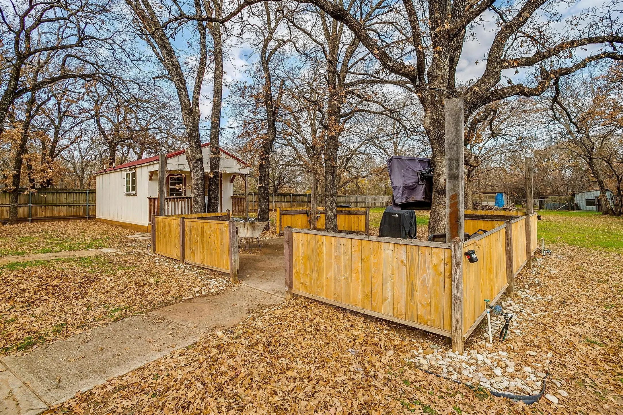Apartment For Rent in Johnson County , 1809 Whispering Oaks Street B, Burleson, Texas 76028, 1 Bedroom, 1 Bathroom, Garage spaces, 288 Sqft, built in 2022, mls#21411302, Real Estate Agent in Burleson, Homes For Rent in Johnson county, Homes For Rent in Burleson, Realtor in Burleson Texas, Real Estate Brokerage Independent Realty Texas, Luminita Cordes Realtor