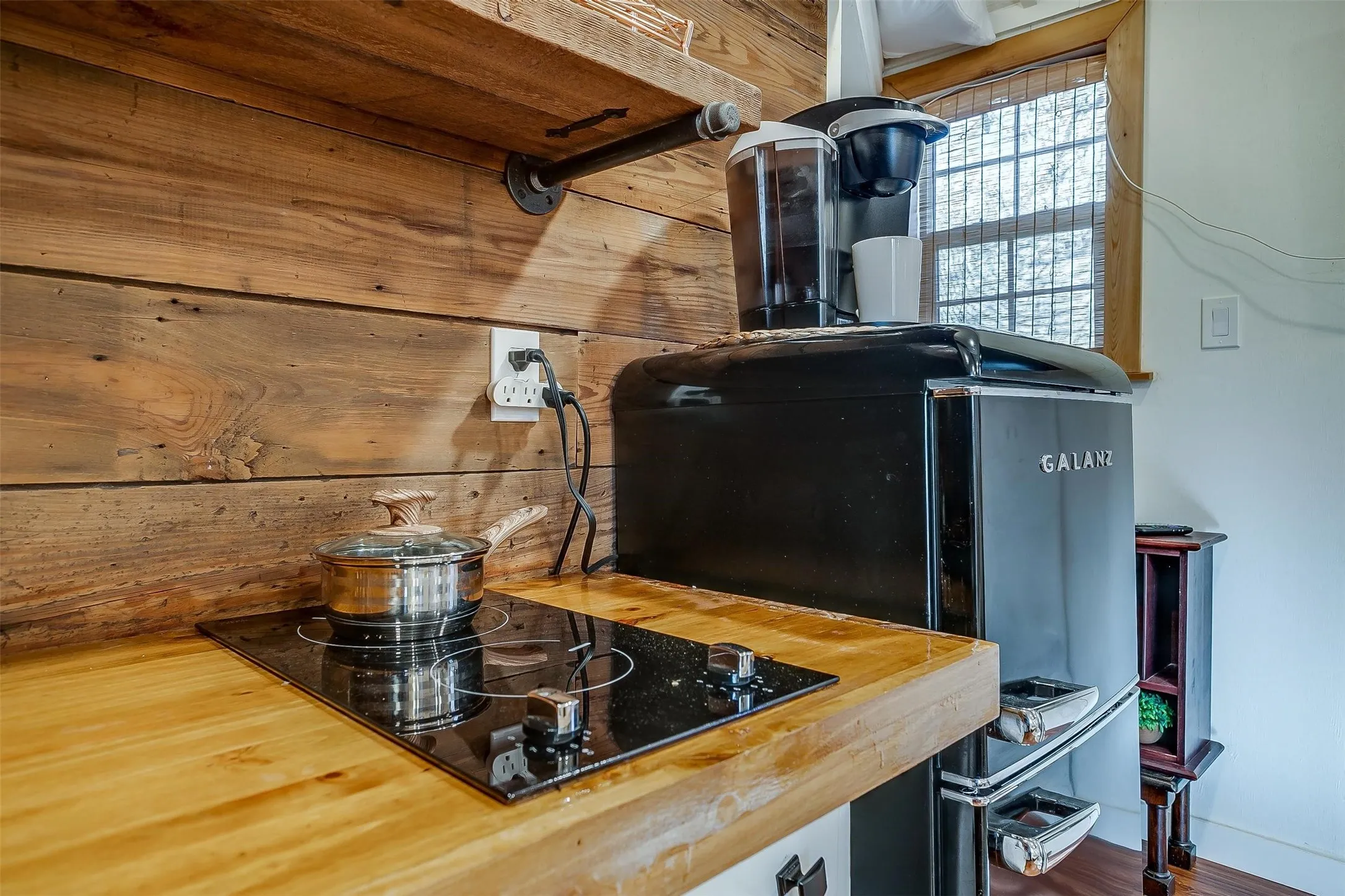 Apartment For Rent in Johnson County , 1809 Whispering Oaks Street B, Burleson, Texas 76028, 1 Bedroom, 1 Bathroom, Garage spaces, 288 Sqft, built in 2022, mls#21411302, Real Estate Agent in Burleson, Homes For Rent in Johnson county, Homes For Rent in Burleson, Realtor in Burleson Texas, Real Estate Brokerage Independent Realty Texas, Luminita Cordes Realtor