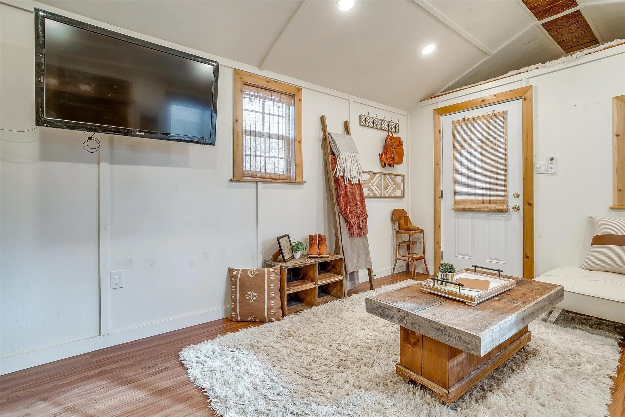 Apartment For Rent in Johnson County , 1809 Whispering Oaks Street B, Burleson, Texas 76028, 1 Bedroom, 1 Bathroom, Garage spaces, 288 Sqft, built in 2022, mls#21411302, Real Estate Agent in Burleson, Homes For Rent in Johnson county, Homes For Rent in Burleson, Realtor in Burleson Texas, Real Estate Brokerage Independent Realty Texas, Luminita Cordes Realtor