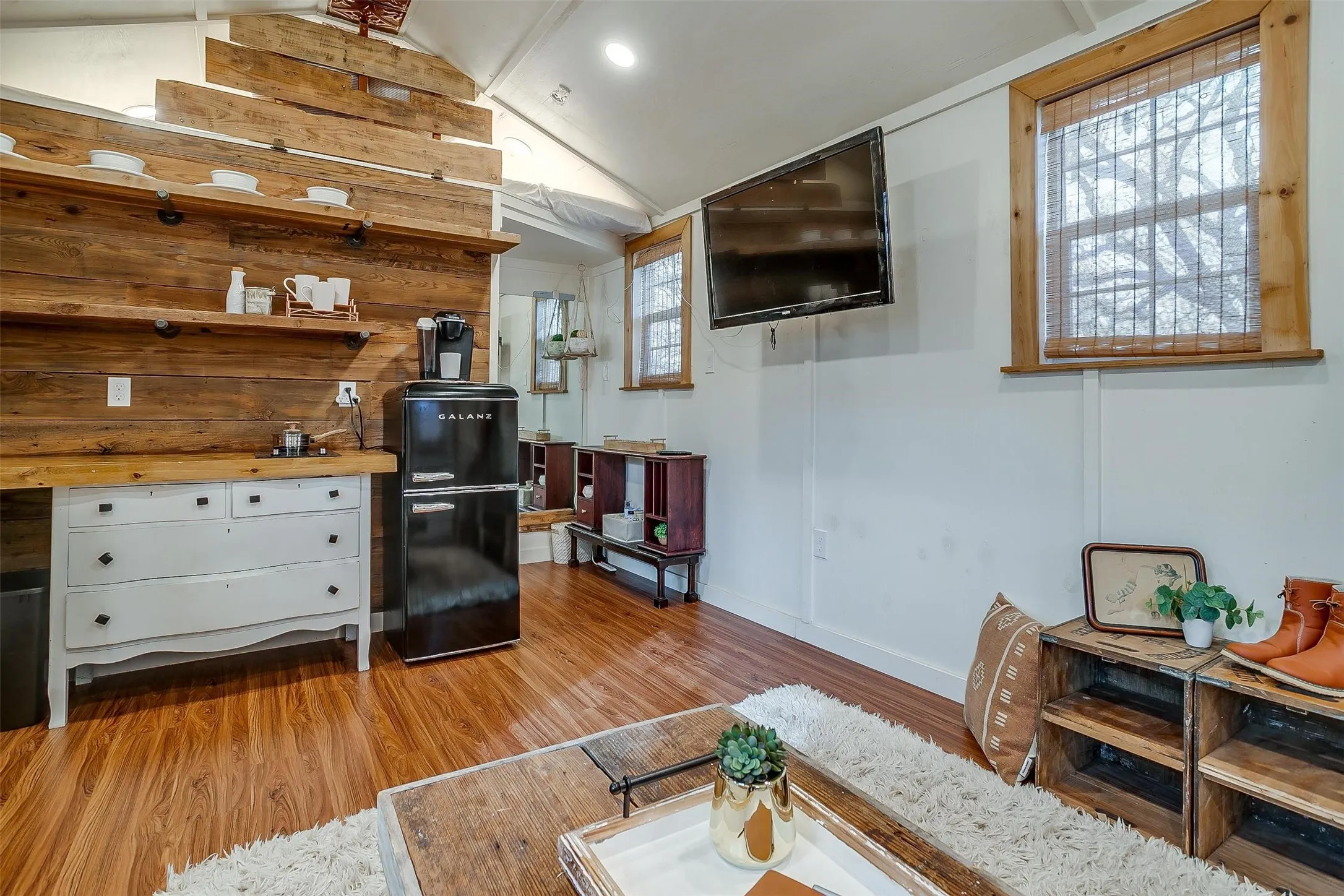 Apartment For Rent in Johnson County , 1809 Whispering Oaks Street B, Burleson, Texas 76028, 1 Bedroom, 1 Bathroom, Garage spaces, 288 Sqft, built in 2022, mls#21411302, Real Estate Agent in Burleson, Homes For Rent in Johnson county, Homes For Rent in Burleson, Realtor in Burleson Texas, Real Estate Brokerage Independent Realty Texas, Luminita Cordes Realtor