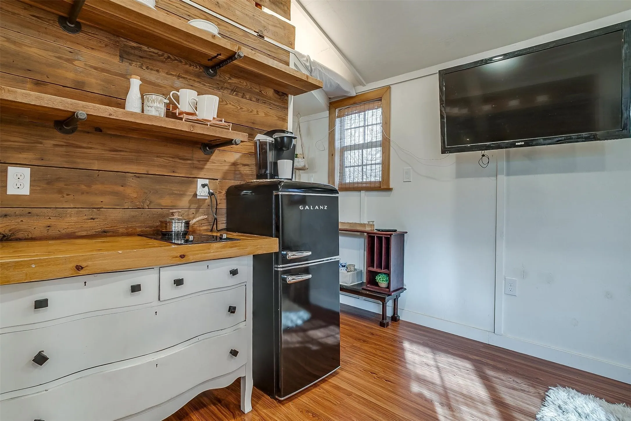 Apartment For Rent in Johnson County , 1809 Whispering Oaks Street B, Burleson, Texas 76028, 1 Bedroom, 1 Bathroom, Garage spaces, 288 Sqft, built in 2022, mls#21411302, Real Estate Agent in Burleson, Homes For Rent in Johnson county, Homes For Rent in Burleson, Realtor in Burleson Texas, Real Estate Brokerage Independent Realty Texas, Luminita Cordes Realtor