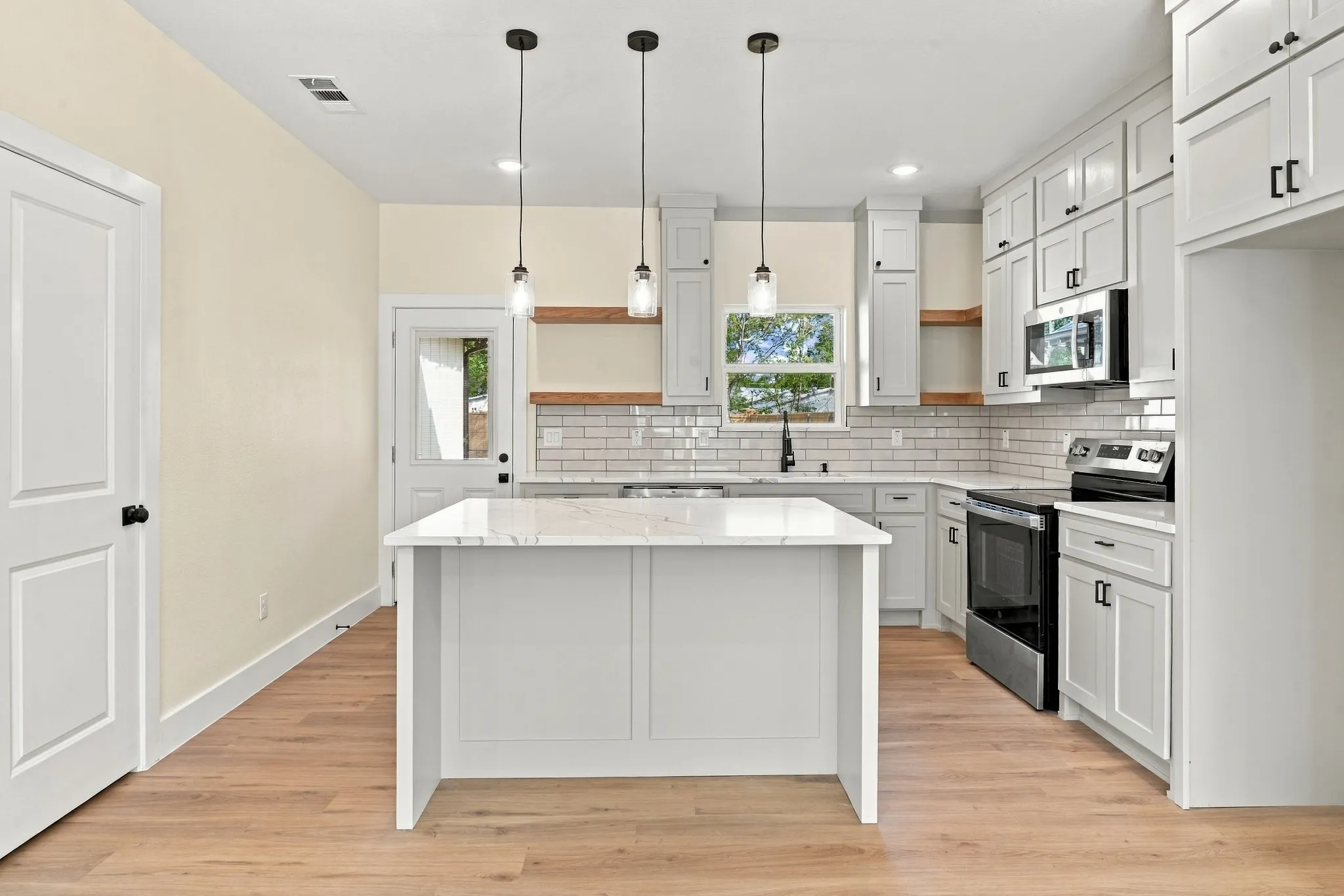 Single Family Residence For Sale in Navarro County , 1400 W 12Th Avenue, Corsicana, Texas 75110, 3 Bedroom, 2 Bathroom, Garage spaces, 1,457 Sqft, built in 2026, mls#21411284, Real Estate Agent in Corsicana, Homes For Sale in Navarro county, Homes For Sale in Corsicana, Realtor in Corsicana Texas, Real Estate Brokerage Independent Realty Texas, Luminita Cordes Realtor