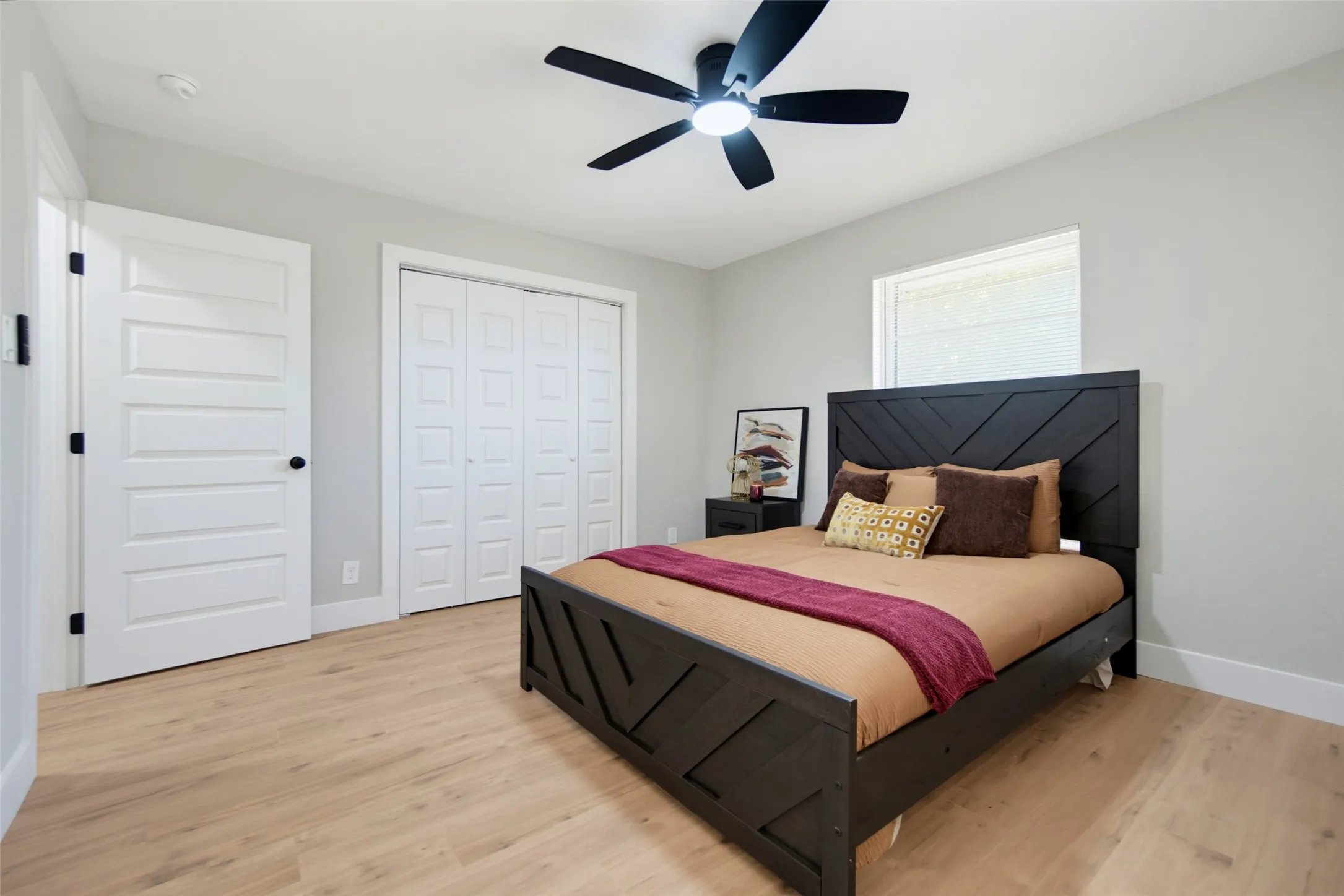 Single Family Residence For Sale in Dallas County , 3049 Latham Drive, Dallas, Texas 75229, 3 Bedroom, 2 Bathroom, 2 Garage spaces, 1,320 Sqft, built in 1956, mls#21411297, Real Estate Agent in Dallas, Homes For Sale in Dallas county, Homes For Sale in Dallas, Realtor in Dallas Texas, Real Estate Brokerage Independent Realty Texas, Luminita Cordes Realtor