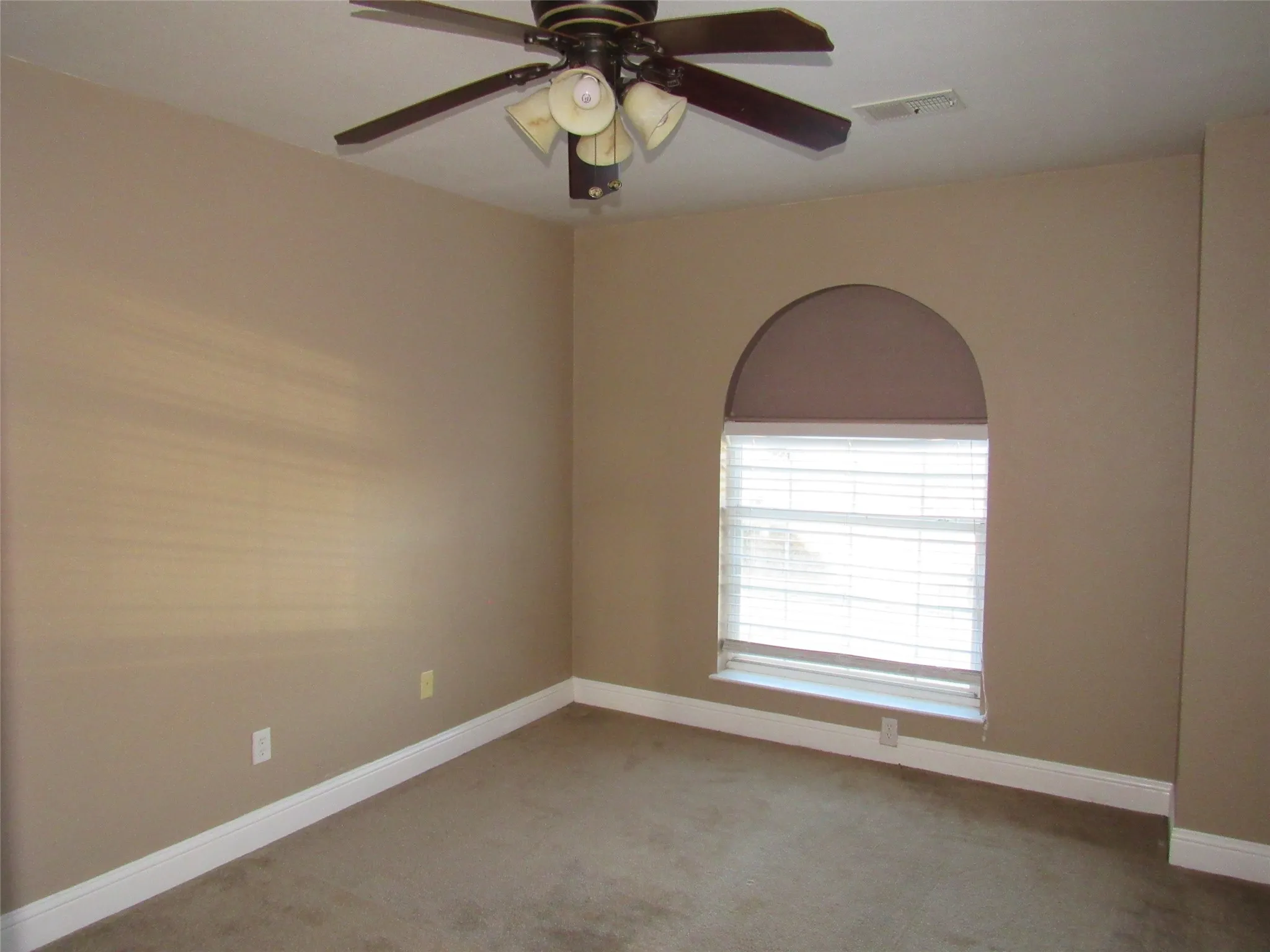 Single Family Residence For Sale in Hill County , 39220 Shadow Ridge Drive, Whitney, Texas 76692, 3 Bedroom, 3 Bathroom, 2 Garage spaces, 2,268 Sqft, built in 2006, mls#21411315, Real Estate Agent in Whitney, Homes For Sale in Hill county, Homes For Sale in Whitney, Realtor in Whitney Texas, Real Estate Brokerage Independent Realty Texas, Luminita Cordes Realtor