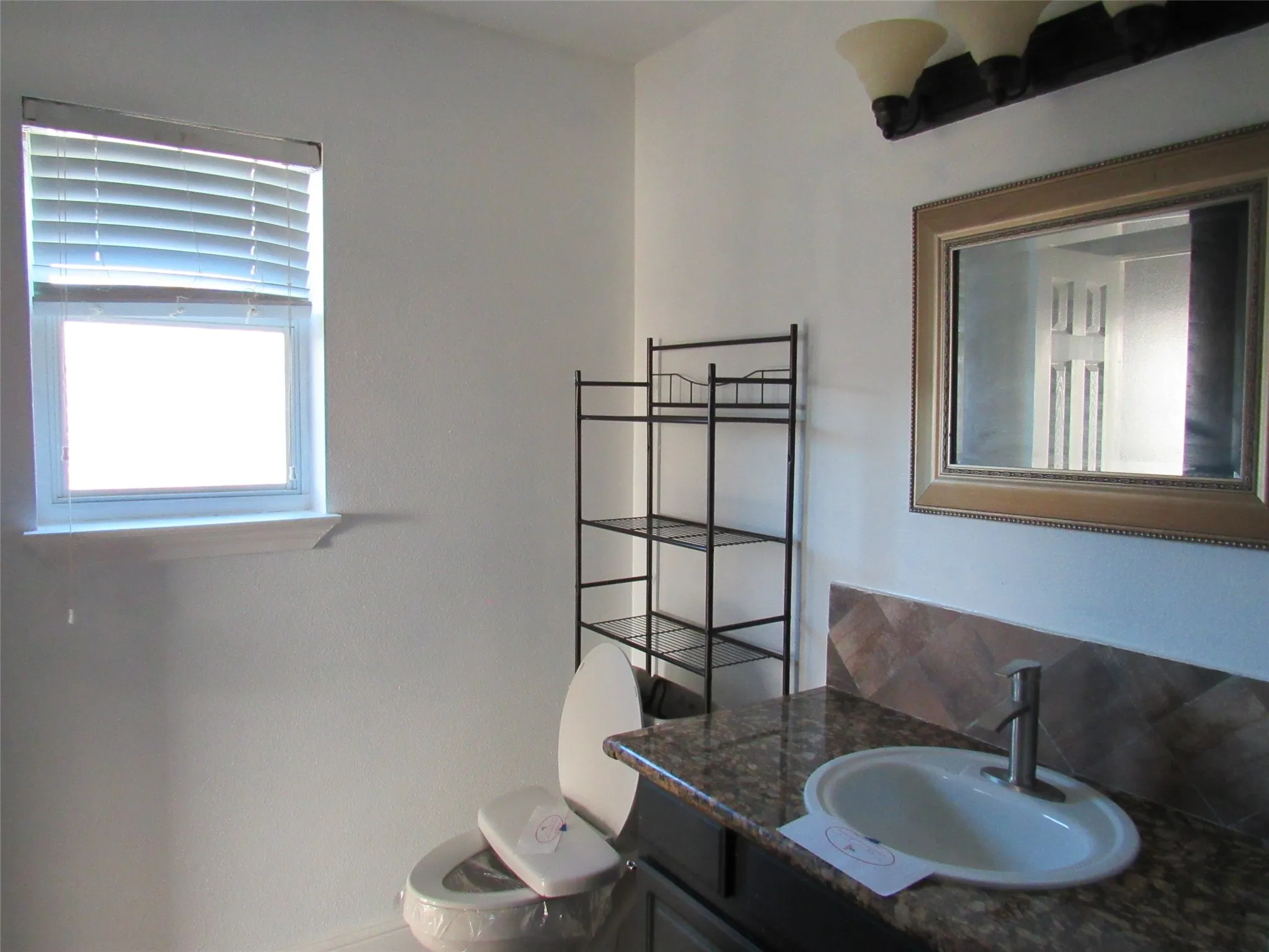 Single Family Residence For Sale in Hill County , 39220 Shadow Ridge Drive, Whitney, Texas 76692, 3 Bedroom, 3 Bathroom, 2 Garage spaces, 2,268 Sqft, built in 2006, mls#21411315, Real Estate Agent in Whitney, Homes For Sale in Hill county, Homes For Sale in Whitney, Realtor in Whitney Texas, Real Estate Brokerage Independent Realty Texas, Luminita Cordes Realtor