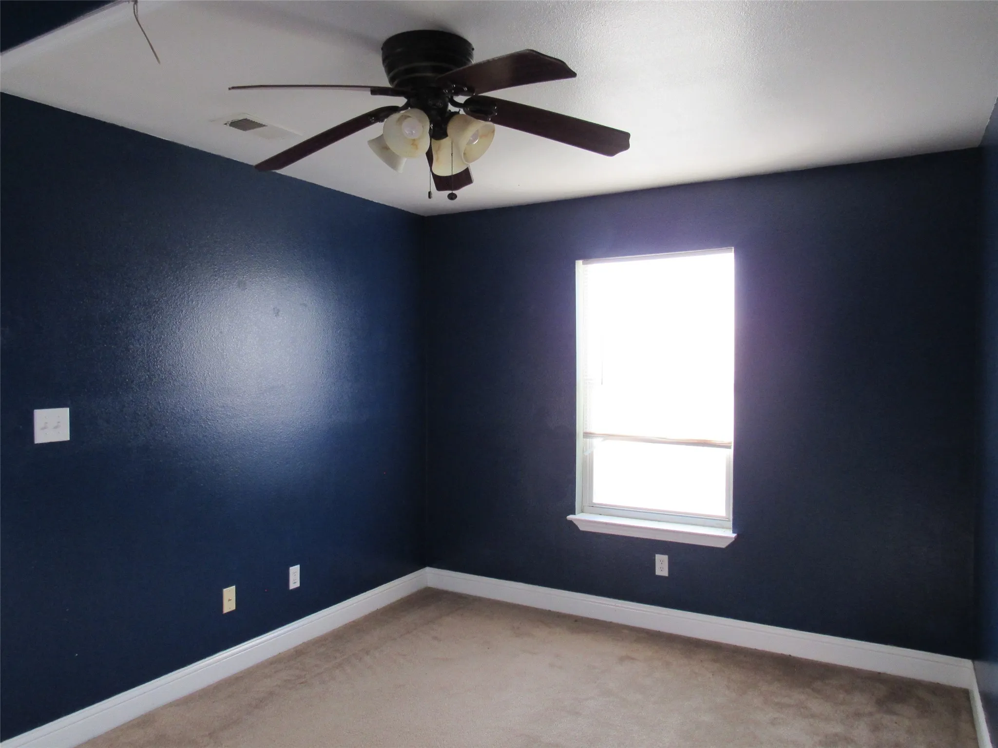 Single Family Residence For Sale in Hill County , 39220 Shadow Ridge Drive, Whitney, Texas 76692, 3 Bedroom, 3 Bathroom, 2 Garage spaces, 2,268 Sqft, built in 2006, mls#21411315, Real Estate Agent in Whitney, Homes For Sale in Hill county, Homes For Sale in Whitney, Realtor in Whitney Texas, Real Estate Brokerage Independent Realty Texas, Luminita Cordes Realtor
