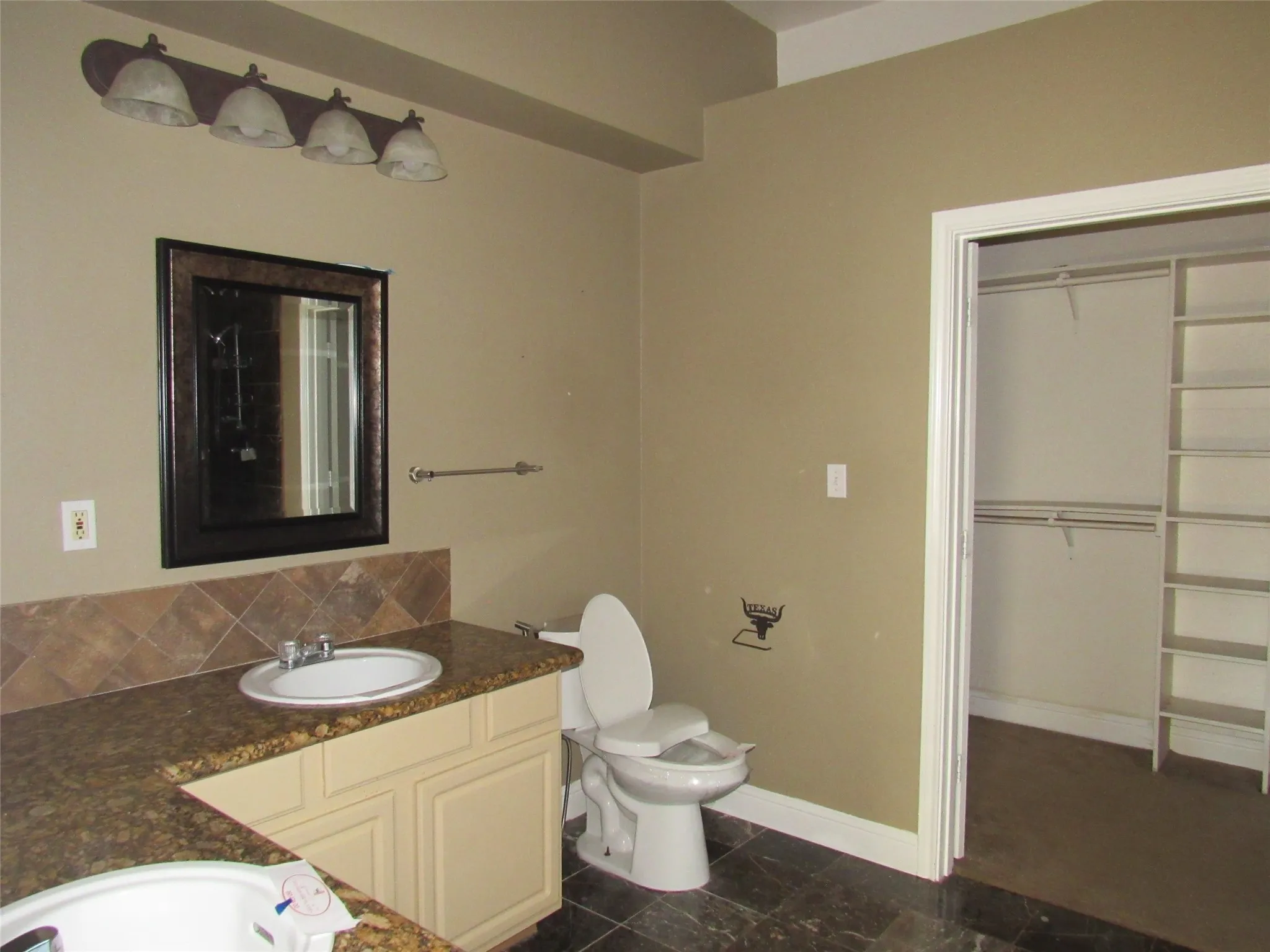 Single Family Residence For Sale in Hill County , 39220 Shadow Ridge Drive, Whitney, Texas 76692, 3 Bedroom, 3 Bathroom, 2 Garage spaces, 2,268 Sqft, built in 2006, mls#21411315, Real Estate Agent in Whitney, Homes For Sale in Hill county, Homes For Sale in Whitney, Realtor in Whitney Texas, Real Estate Brokerage Independent Realty Texas, Luminita Cordes Realtor