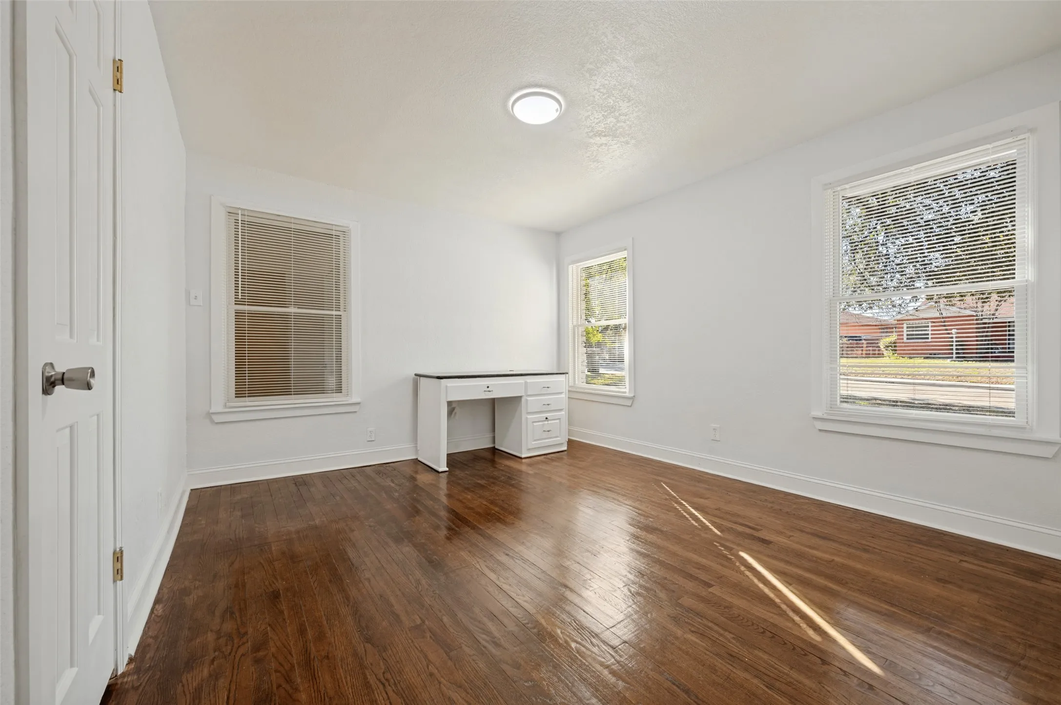 Single Family Residence For Sale in Dallas County , 2626 Crest Avenue, Dallas, Texas 75216, 4 Bedroom, 2 Bathroom, 2 Garage spaces, 1,469 Sqft, built in 1949, mls#21411270, Real Estate Agent in Dallas, Homes For Sale in Dallas county, Homes For Sale in Dallas, Realtor in Dallas Texas, Real Estate Brokerage Independent Realty Texas, Luminita Cordes Realtor