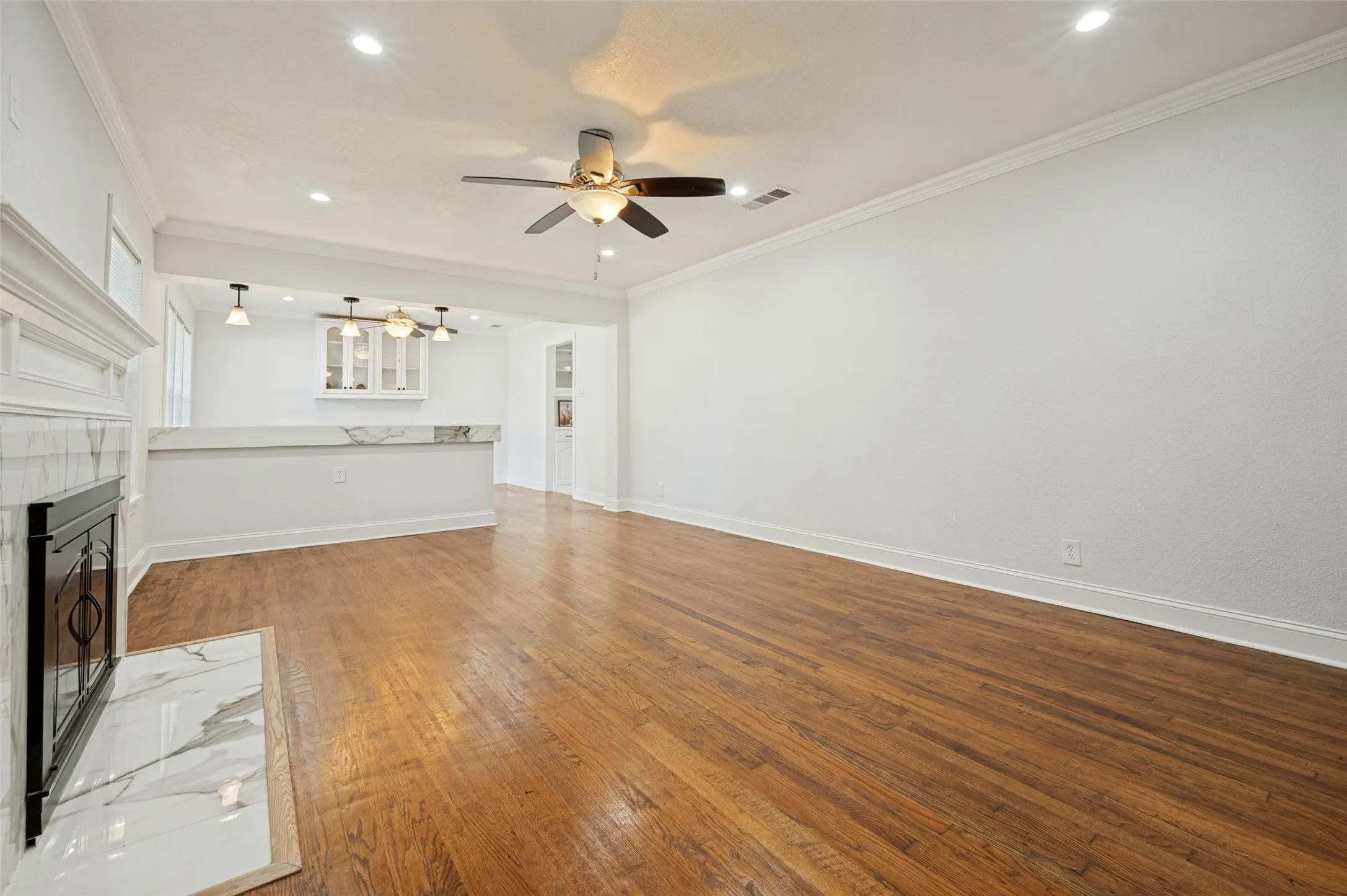 Single Family Residence For Sale in Dallas County , 2626 Crest Avenue, Dallas, Texas 75216, 4 Bedroom, 2 Bathroom, 2 Garage spaces, 1,469 Sqft, built in 1949, mls#21411270, Real Estate Agent in Dallas, Homes For Sale in Dallas county, Homes For Sale in Dallas, Realtor in Dallas Texas, Real Estate Brokerage Independent Realty Texas, Luminita Cordes Realtor