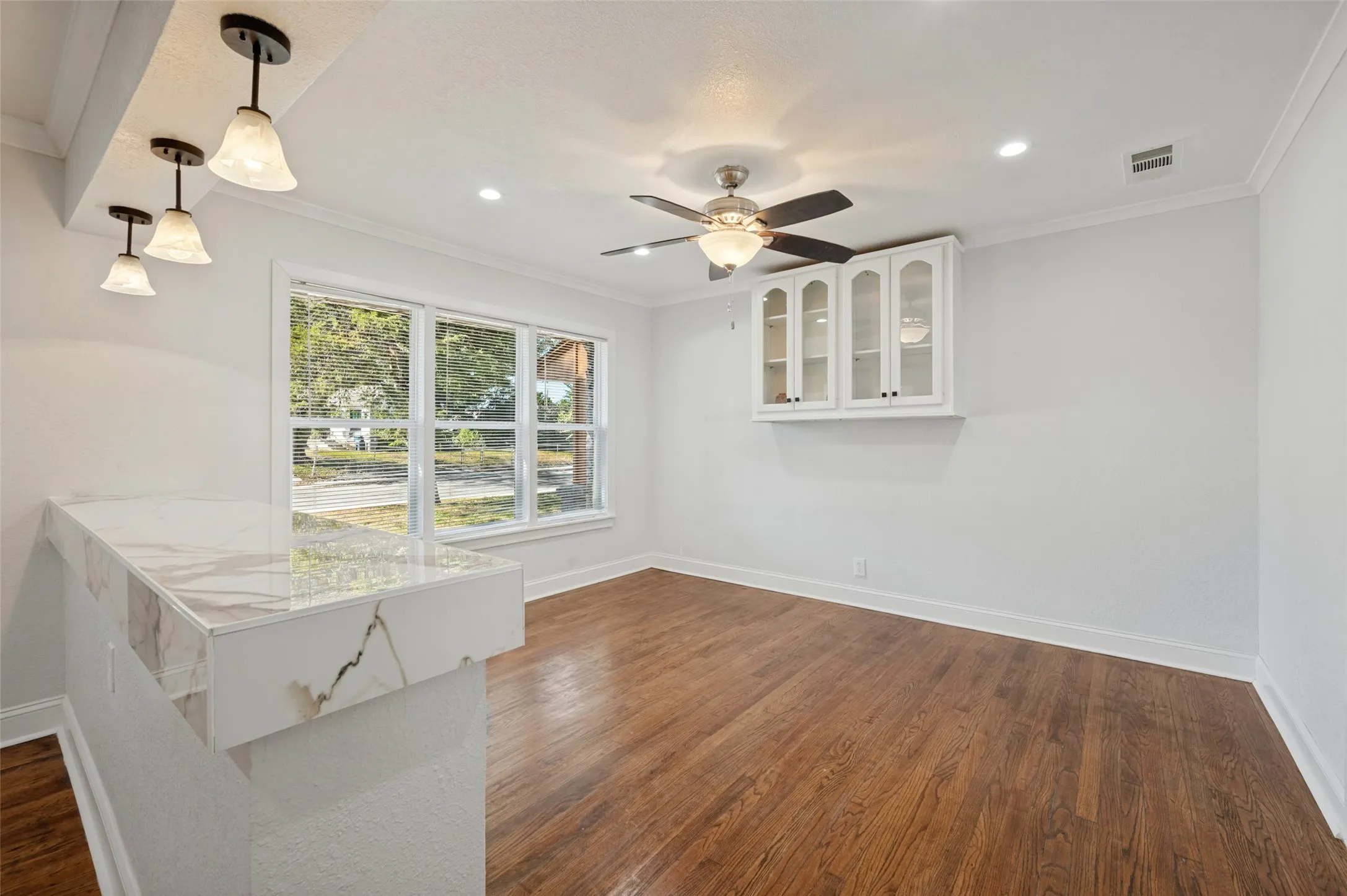 Single Family Residence For Sale in Dallas County , 2626 Crest Avenue, Dallas, Texas 75216, 4 Bedroom, 2 Bathroom, 2 Garage spaces, 1,469 Sqft, built in 1949, mls#21411270, Real Estate Agent in Dallas, Homes For Sale in Dallas county, Homes For Sale in Dallas, Realtor in Dallas Texas, Real Estate Brokerage Independent Realty Texas, Luminita Cordes Realtor