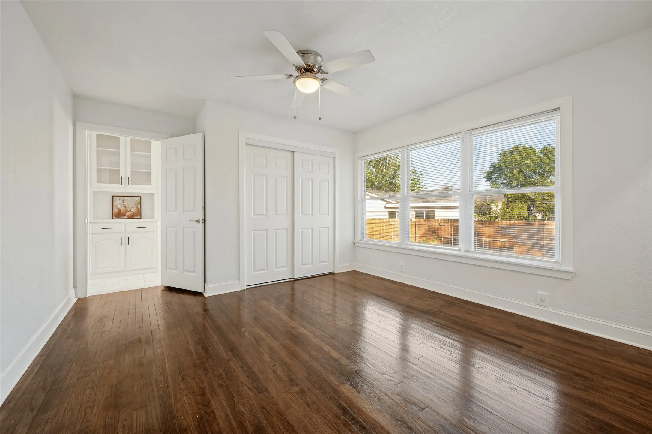 Single Family Residence For Sale in Dallas County , 2626 Crest Avenue, Dallas, Texas 75216, 4 Bedroom, 2 Bathroom, 2 Garage spaces, 1,469 Sqft, built in 1949, mls#21411270, Real Estate Agent in Dallas, Homes For Sale in Dallas county, Homes For Sale in Dallas, Realtor in Dallas Texas, Real Estate Brokerage Independent Realty Texas, Luminita Cordes Realtor