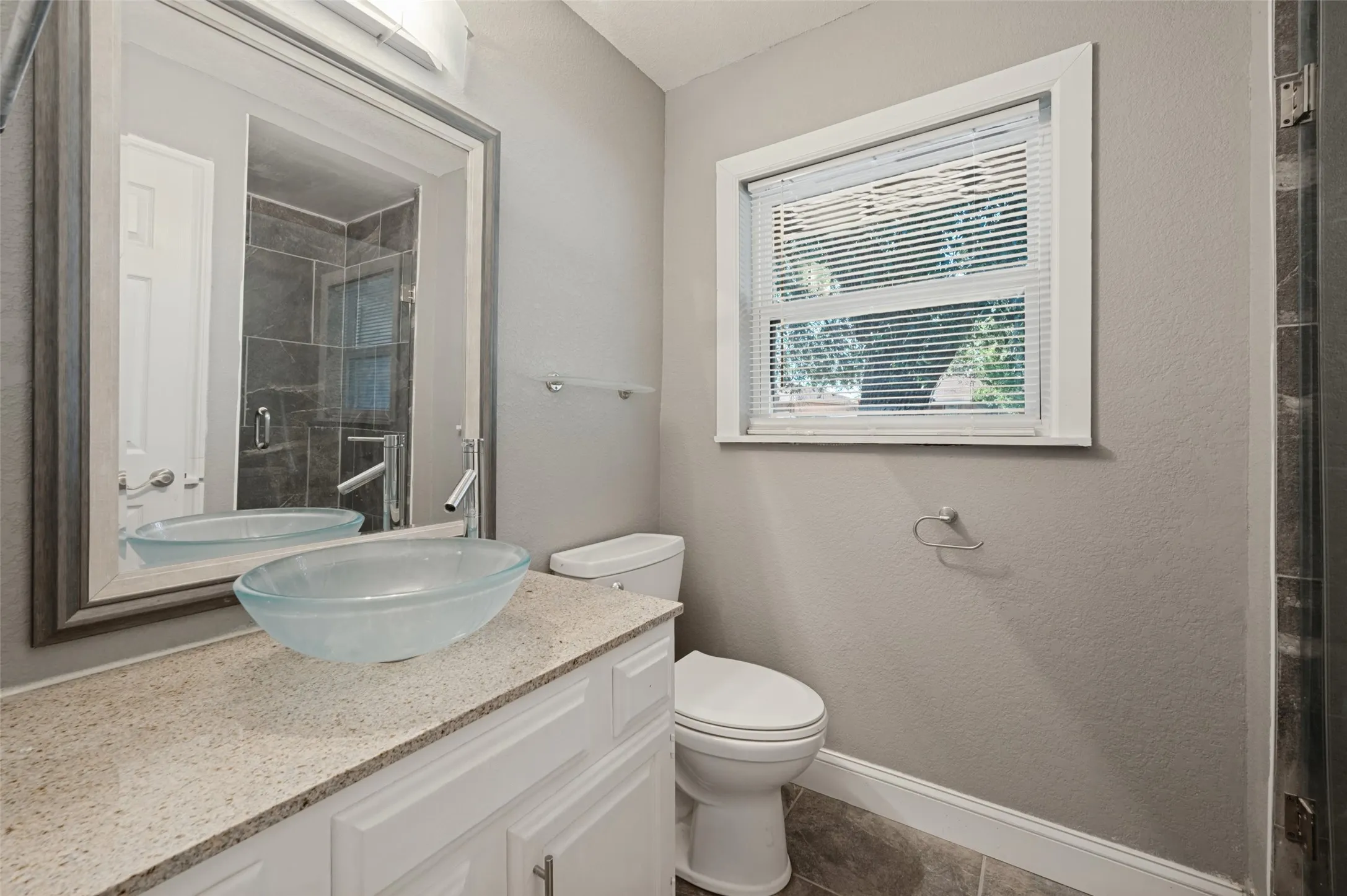 Single Family Residence For Sale in Dallas County , 2626 Crest Avenue, Dallas, Texas 75216, 4 Bedroom, 2 Bathroom, 2 Garage spaces, 1,469 Sqft, built in 1949, mls#21411270, Real Estate Agent in Dallas, Homes For Sale in Dallas county, Homes For Sale in Dallas, Realtor in Dallas Texas, Real Estate Brokerage Independent Realty Texas, Luminita Cordes Realtor