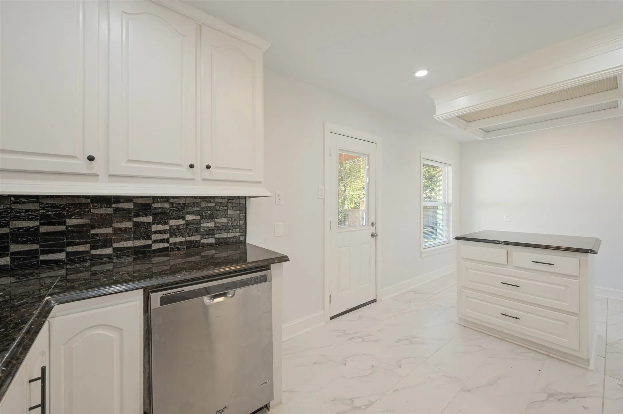 Single Family Residence For Sale in Dallas County , 2626 Crest Avenue, Dallas, Texas 75216, 4 Bedroom, 2 Bathroom, 2 Garage spaces, 1,469 Sqft, built in 1949, mls#21411270, Real Estate Agent in Dallas, Homes For Sale in Dallas county, Homes For Sale in Dallas, Realtor in Dallas Texas, Real Estate Brokerage Independent Realty Texas, Luminita Cordes Realtor