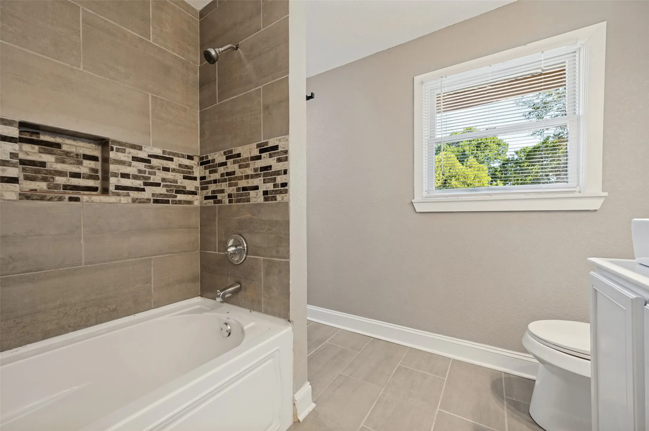Single Family Residence For Sale in Dallas County , 2626 Crest Avenue, Dallas, Texas 75216, 4 Bedroom, 2 Bathroom, 2 Garage spaces, 1,469 Sqft, built in 1949, mls#21411270, Real Estate Agent in Dallas, Homes For Sale in Dallas county, Homes For Sale in Dallas, Realtor in Dallas Texas, Real Estate Brokerage Independent Realty Texas, Luminita Cordes Realtor