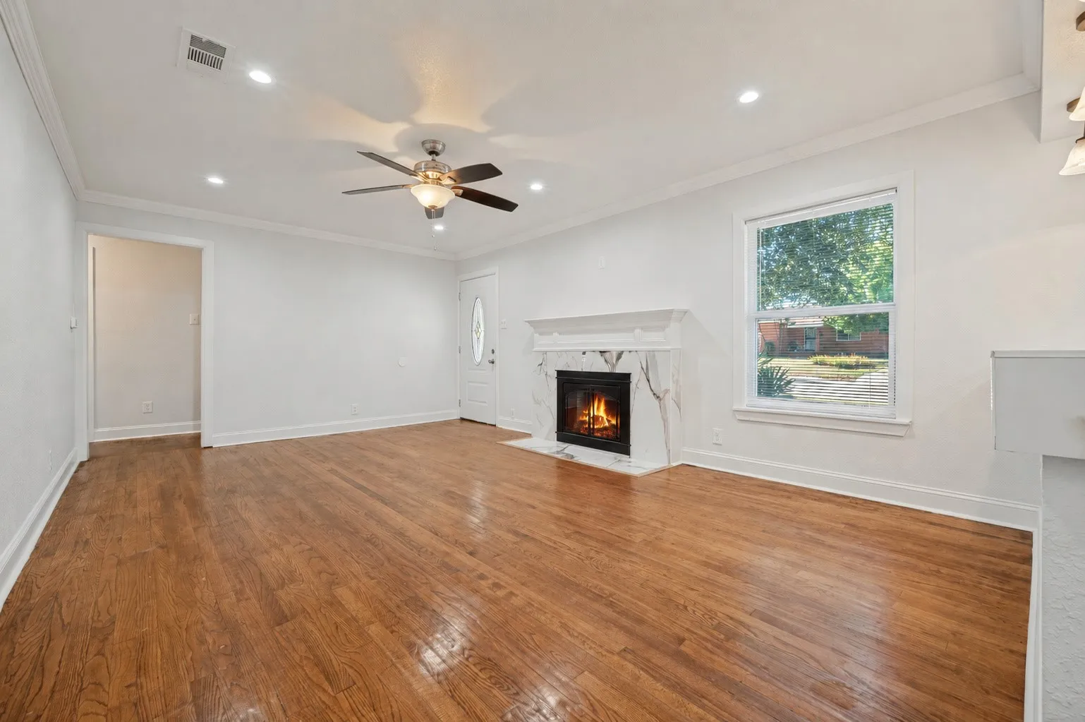 Single Family Residence For Sale in Dallas County , 2626 Crest Avenue, Dallas, Texas 75216, 4 Bedroom, 2 Bathroom, 2 Garage spaces, 1,469 Sqft, built in 1949, mls#21411270, Real Estate Agent in Dallas, Homes For Sale in Dallas county, Homes For Sale in Dallas, Realtor in Dallas Texas, Real Estate Brokerage Independent Realty Texas, Luminita Cordes Realtor