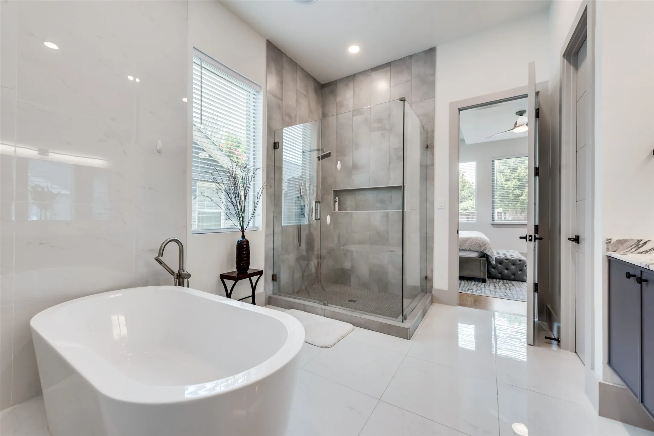 Single Family Residence For Rent in Dallas County , 4528 W Amherst Avenue, Dallas, Texas 75209, 5 Bedroom, 6 Bathroom, 2 Garage spaces, 4,501 Sqft, built in 2019, mls#21411325, Real Estate Agent in Dallas, Homes For Rent in Dallas county, Homes For Rent in Dallas, Realtor in Dallas Texas, Real Estate Brokerage Independent Realty Texas, Luminita Cordes Realtor