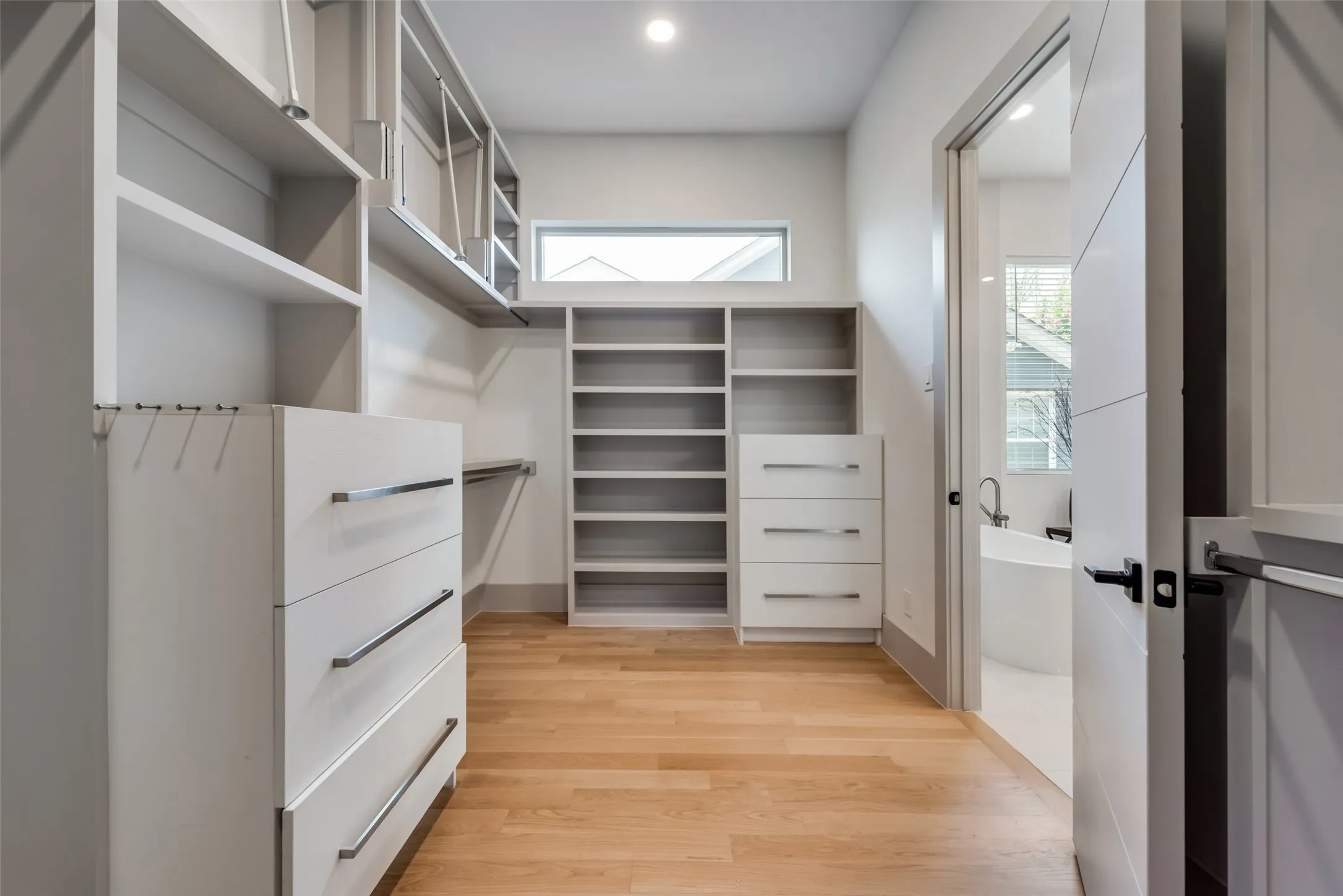 Single Family Residence For Rent in Dallas County , 4528 W Amherst Avenue, Dallas, Texas 75209, 5 Bedroom, 6 Bathroom, 2 Garage spaces, 4,501 Sqft, built in 2019, mls#21411325, Real Estate Agent in Dallas, Homes For Rent in Dallas county, Homes For Rent in Dallas, Realtor in Dallas Texas, Real Estate Brokerage Independent Realty Texas, Luminita Cordes Realtor