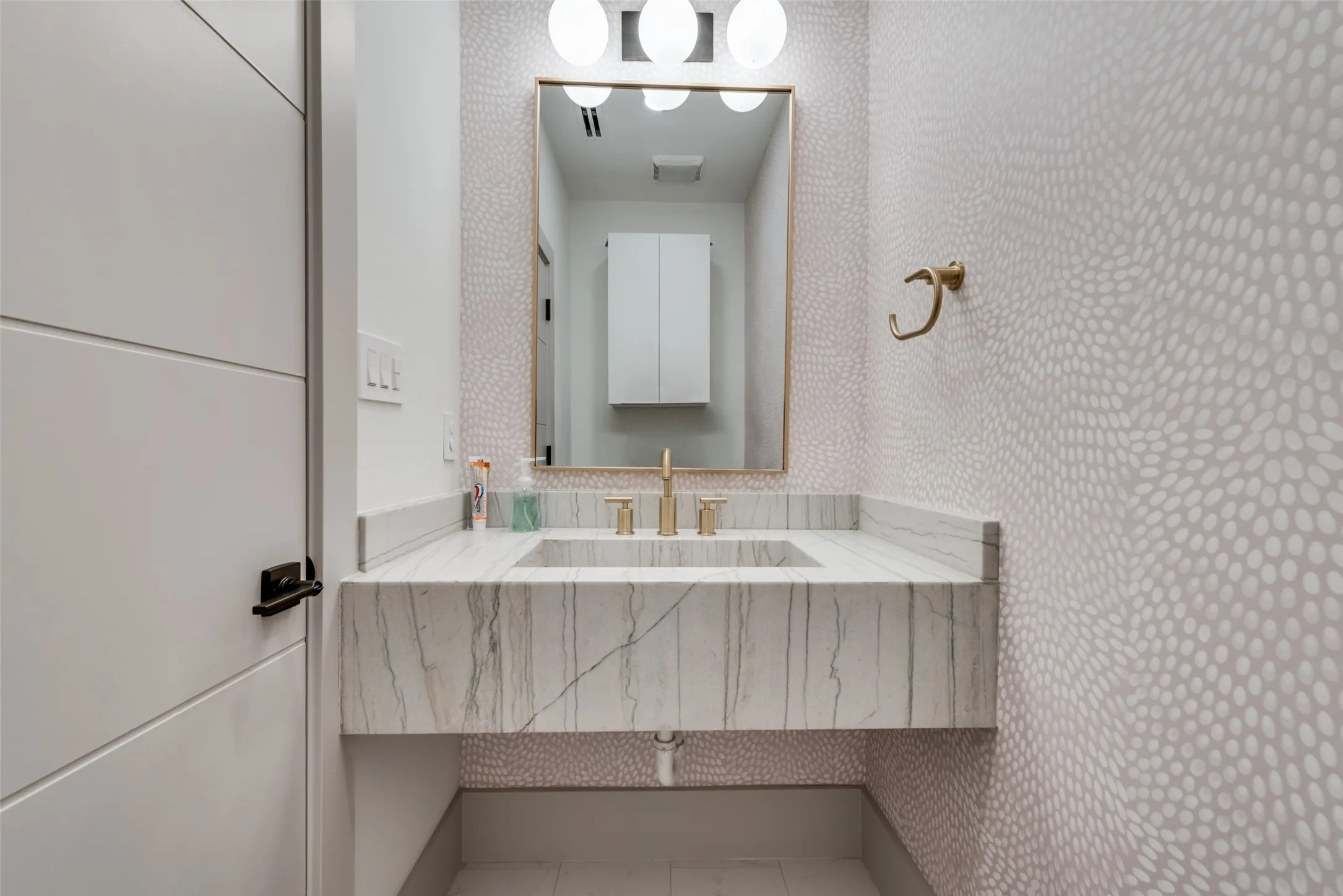 Single Family Residence For Rent in Dallas County , 4528 W Amherst Avenue, Dallas, Texas 75209, 5 Bedroom, 6 Bathroom, 2 Garage spaces, 4,501 Sqft, built in 2019, mls#21411325, Real Estate Agent in Dallas, Homes For Rent in Dallas county, Homes For Rent in Dallas, Realtor in Dallas Texas, Real Estate Brokerage Independent Realty Texas, Luminita Cordes Realtor