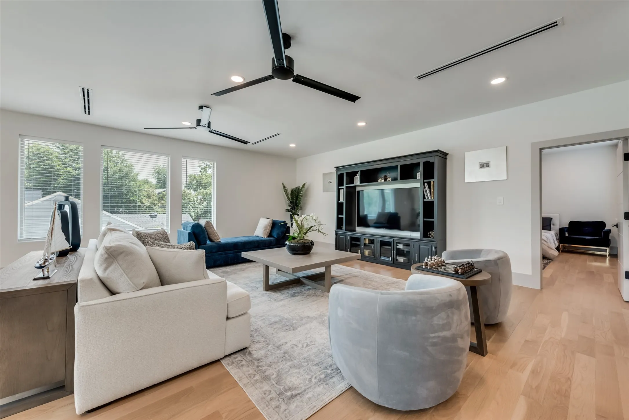 Single Family Residence For Rent in Dallas County , 4528 W Amherst Avenue, Dallas, Texas 75209, 5 Bedroom, 6 Bathroom, 2 Garage spaces, 4,501 Sqft, built in 2019, mls#21411325, Real Estate Agent in Dallas, Homes For Rent in Dallas county, Homes For Rent in Dallas, Realtor in Dallas Texas, Real Estate Brokerage Independent Realty Texas, Luminita Cordes Realtor