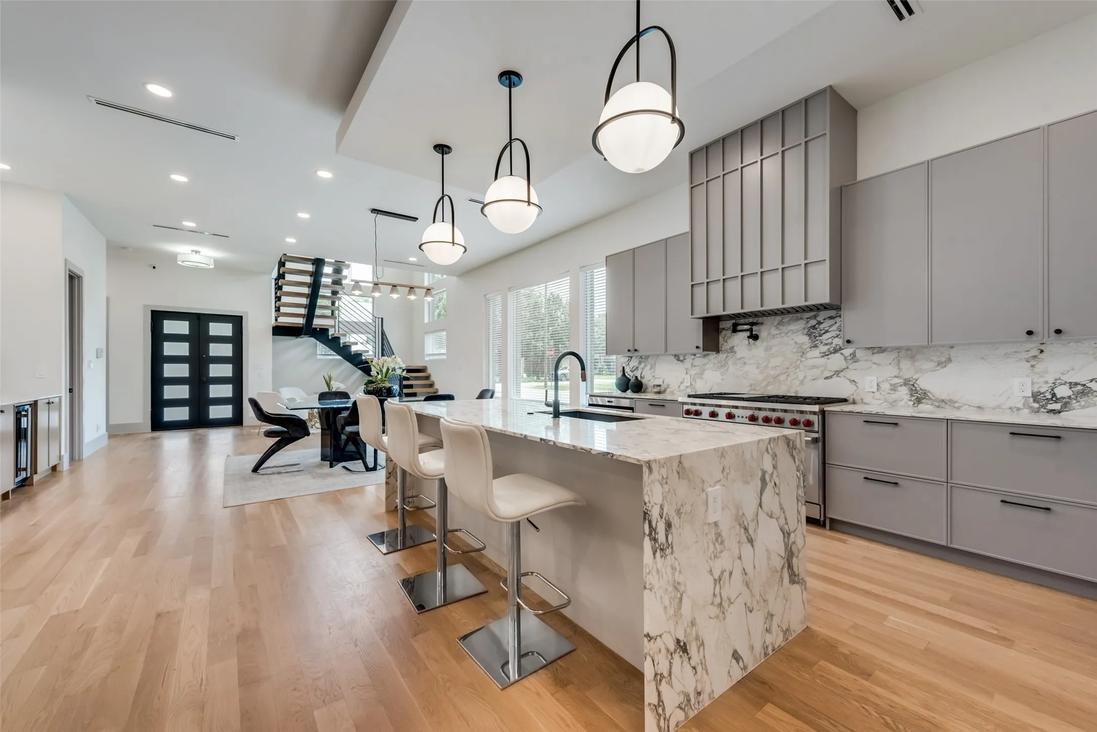 Single Family Residence For Rent in Dallas County , 4528 W Amherst Avenue, Dallas, Texas 75209, 5 Bedroom, 6 Bathroom, 2 Garage spaces, 4,501 Sqft, built in 2019, mls#21411325, Real Estate Agent in Dallas, Homes For Rent in Dallas county, Homes For Rent in Dallas, Realtor in Dallas Texas, Real Estate Brokerage Independent Realty Texas, Luminita Cordes Realtor