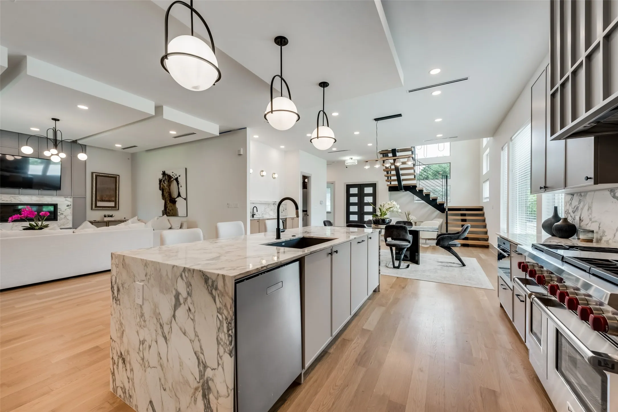 Single Family Residence For Rent in Dallas County , 4528 W Amherst Avenue, Dallas, Texas 75209, 5 Bedroom, 6 Bathroom, 2 Garage spaces, 4,501 Sqft, built in 2019, mls#21411325, Real Estate Agent in Dallas, Homes For Rent in Dallas county, Homes For Rent in Dallas, Realtor in Dallas Texas, Real Estate Brokerage Independent Realty Texas, Luminita Cordes Realtor