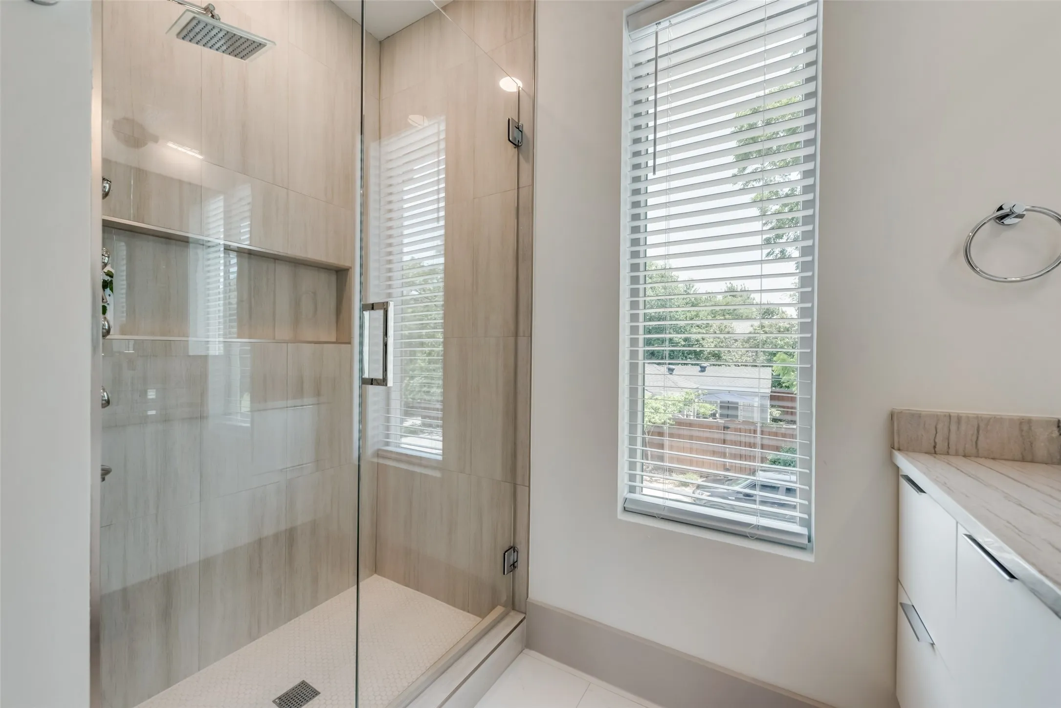 Single Family Residence For Rent in Dallas County , 4528 W Amherst Avenue, Dallas, Texas 75209, 5 Bedroom, 6 Bathroom, 2 Garage spaces, 4,501 Sqft, built in 2019, mls#21411325, Real Estate Agent in Dallas, Homes For Rent in Dallas county, Homes For Rent in Dallas, Realtor in Dallas Texas, Real Estate Brokerage Independent Realty Texas, Luminita Cordes Realtor
