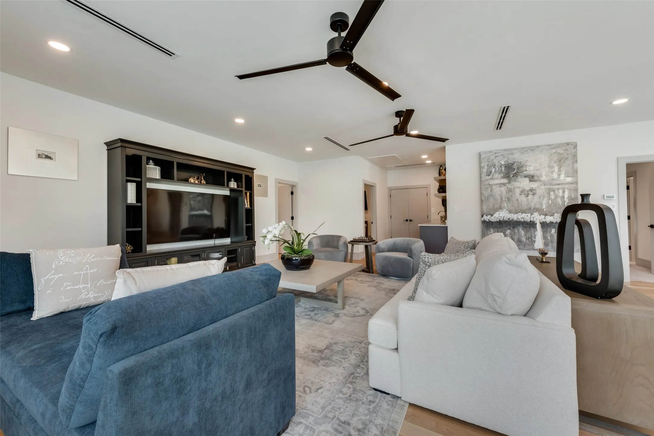 Single Family Residence For Rent in Dallas County , 4528 W Amherst Avenue, Dallas, Texas 75209, 5 Bedroom, 6 Bathroom, 2 Garage spaces, 4,501 Sqft, built in 2019, mls#21411325, Real Estate Agent in Dallas, Homes For Rent in Dallas county, Homes For Rent in Dallas, Realtor in Dallas Texas, Real Estate Brokerage Independent Realty Texas, Luminita Cordes Realtor