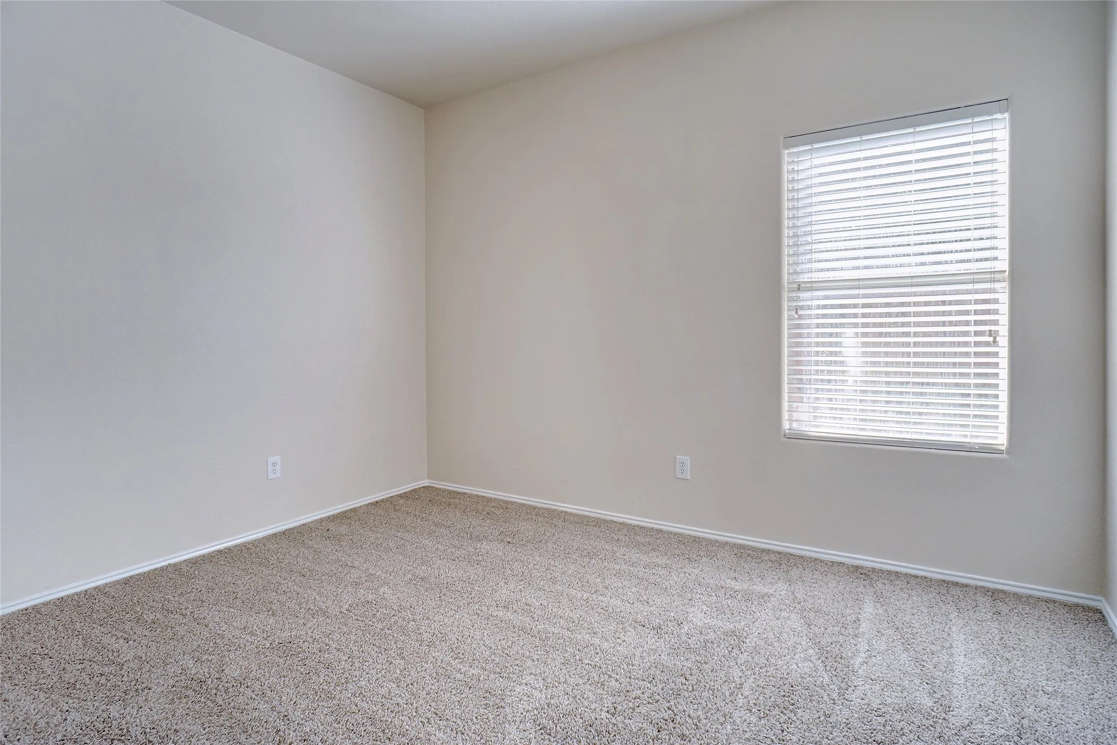 Duplex For Rent in Tarrant County , 7421 Cowhand Court, Fort Worth, Texas 76131, 3 Bedroom, 3 Bathroom, 2 Garage spaces, 1,465 Sqft, built in 2006, mls#21411328, Real Estate Agent in Fort Worth, Homes For Rent in Tarrant county, Homes For Rent in Fort Worth, Realtor in Fort Worth Texas, Real Estate Brokerage Independent Realty Texas, Luminita Cordes Realtor