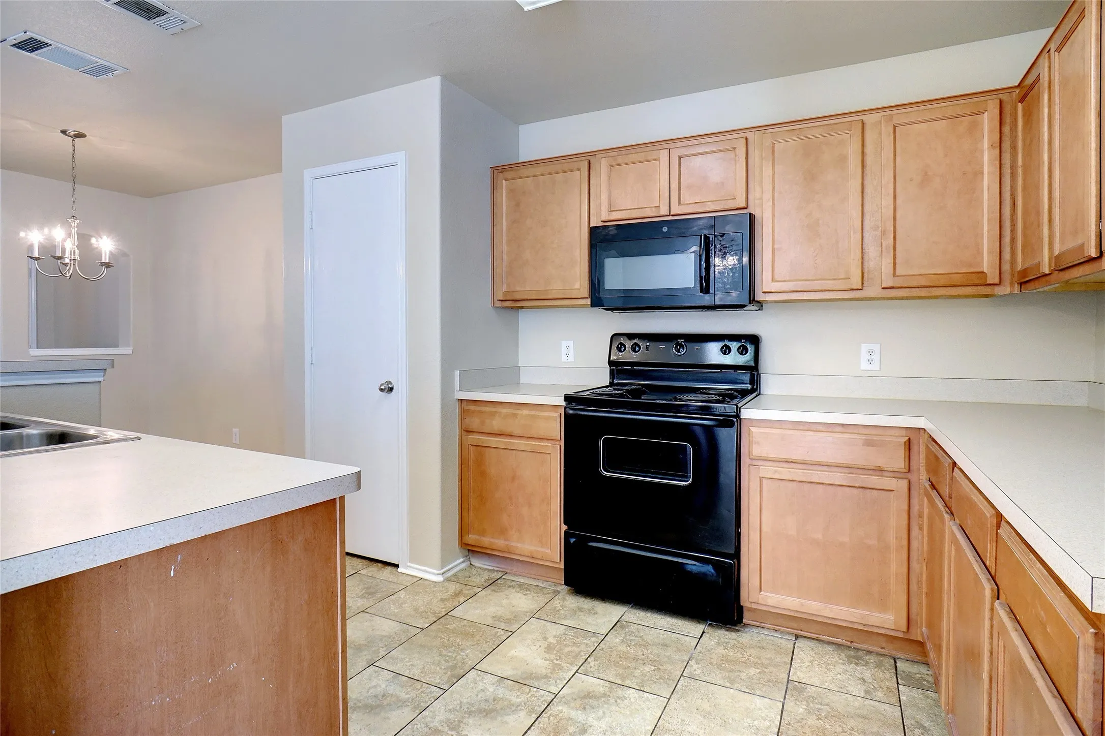 Duplex For Rent in Tarrant County , 7421 Cowhand Court, Fort Worth, Texas 76131, 3 Bedroom, 3 Bathroom, 2 Garage spaces, 1,465 Sqft, built in 2006, mls#21411328, Real Estate Agent in Fort Worth, Homes For Rent in Tarrant county, Homes For Rent in Fort Worth, Realtor in Fort Worth Texas, Real Estate Brokerage Independent Realty Texas, Luminita Cordes Realtor