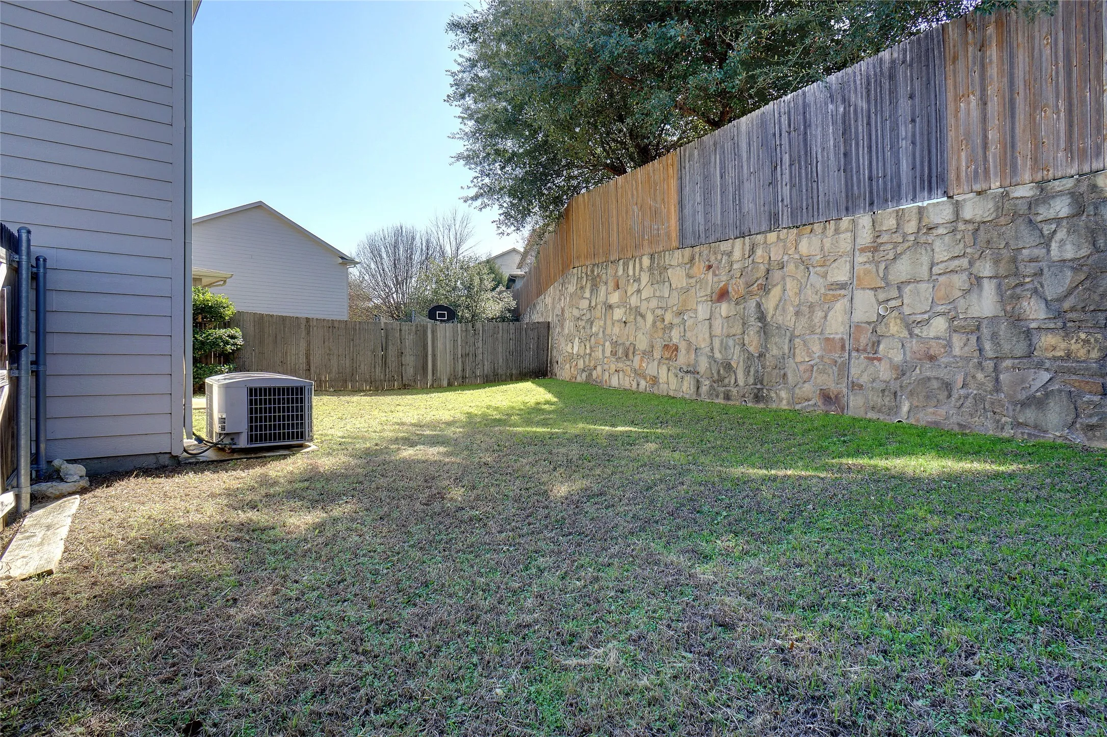 Duplex For Rent in Tarrant County , 7421 Cowhand Court, Fort Worth, Texas 76131, 3 Bedroom, 3 Bathroom, 2 Garage spaces, 1,465 Sqft, built in 2006, mls#21411328, Real Estate Agent in Fort Worth, Homes For Rent in Tarrant county, Homes For Rent in Fort Worth, Realtor in Fort Worth Texas, Real Estate Brokerage Independent Realty Texas, Luminita Cordes Realtor