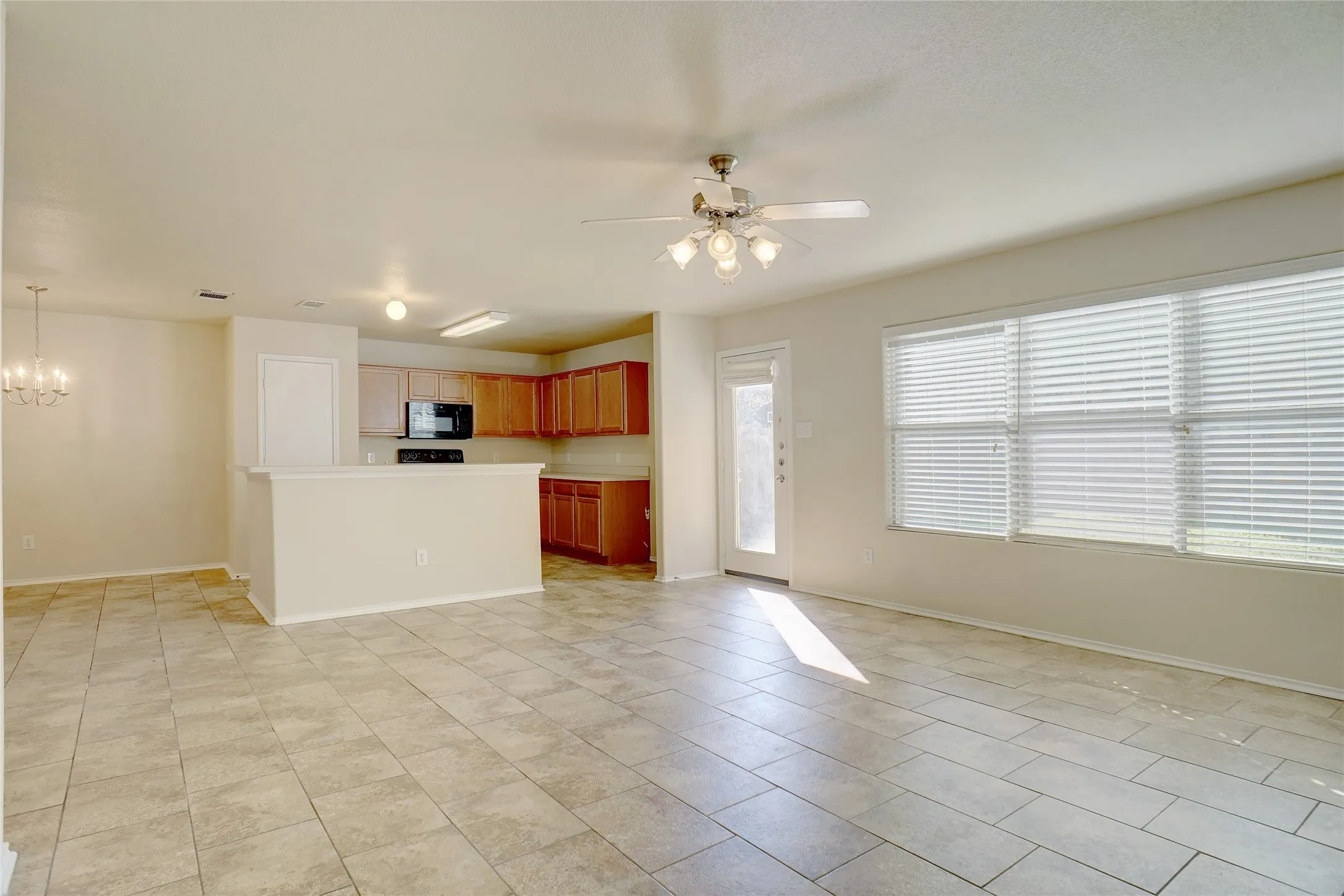 Duplex For Rent in Tarrant County , 7421 Cowhand Court, Fort Worth, Texas 76131, 3 Bedroom, 3 Bathroom, 2 Garage spaces, 1,465 Sqft, built in 2006, mls#21411328, Real Estate Agent in Fort Worth, Homes For Rent in Tarrant county, Homes For Rent in Fort Worth, Realtor in Fort Worth Texas, Real Estate Brokerage Independent Realty Texas, Luminita Cordes Realtor