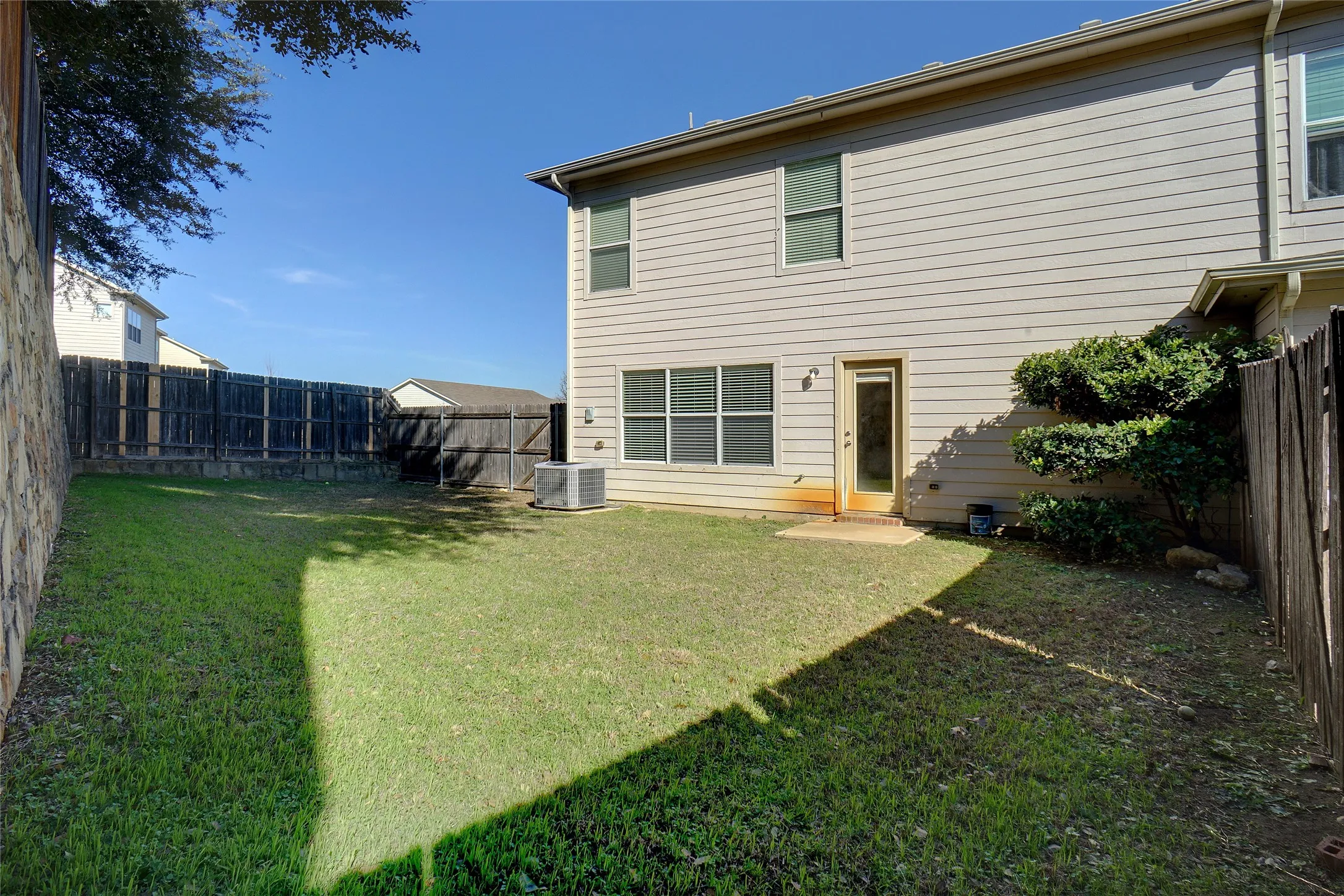 Duplex For Rent in Tarrant County , 7421 Cowhand Court, Fort Worth, Texas 76131, 3 Bedroom, 3 Bathroom, 2 Garage spaces, 1,465 Sqft, built in 2006, mls#21411328, Real Estate Agent in Fort Worth, Homes For Rent in Tarrant county, Homes For Rent in Fort Worth, Realtor in Fort Worth Texas, Real Estate Brokerage Independent Realty Texas, Luminita Cordes Realtor
