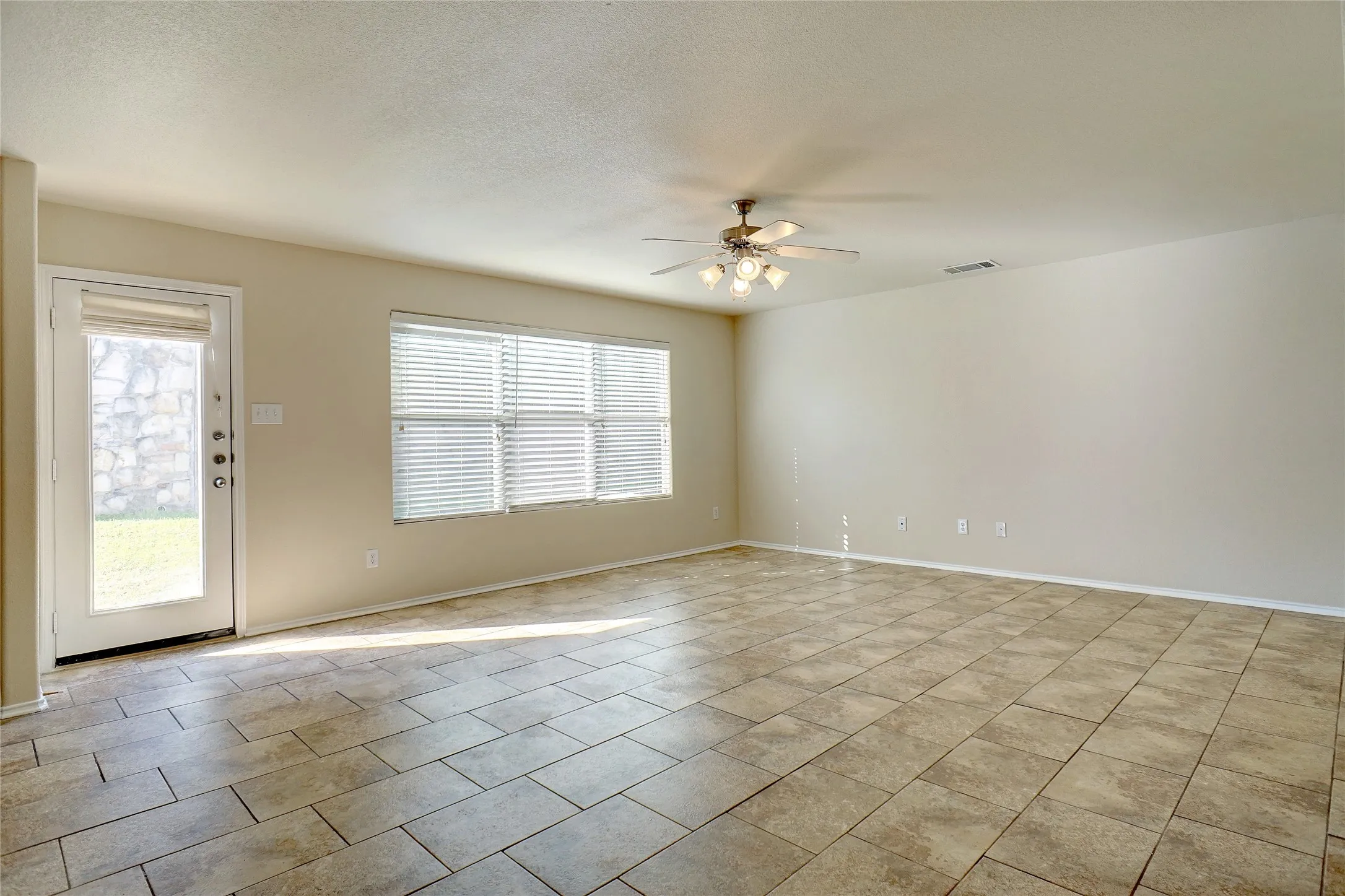 Duplex For Rent in Tarrant County , 7421 Cowhand Court, Fort Worth, Texas 76131, 3 Bedroom, 3 Bathroom, 2 Garage spaces, 1,465 Sqft, built in 2006, mls#21411328, Real Estate Agent in Fort Worth, Homes For Rent in Tarrant county, Homes For Rent in Fort Worth, Realtor in Fort Worth Texas, Real Estate Brokerage Independent Realty Texas, Luminita Cordes Realtor