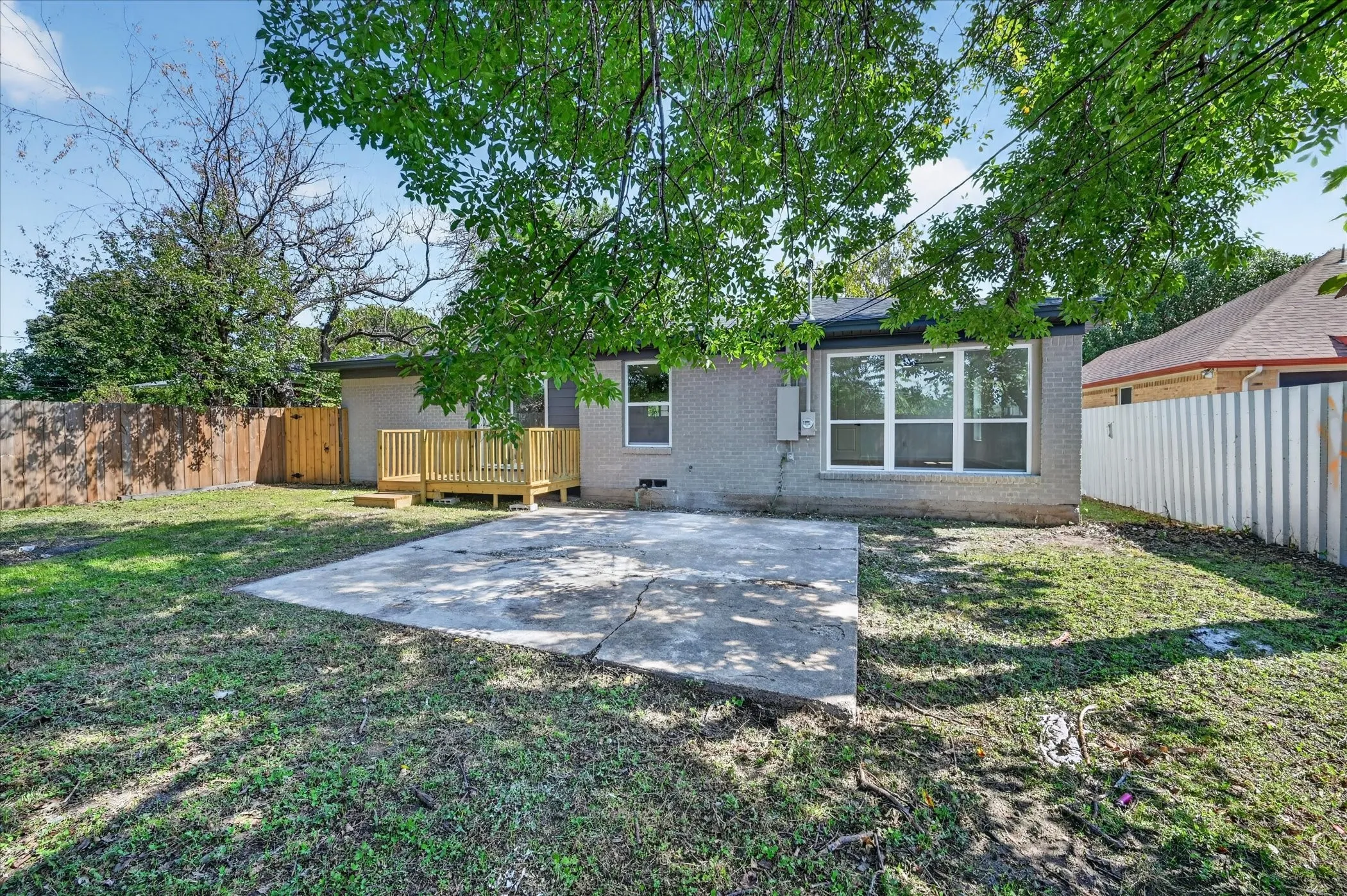 Single Family Residence For Sale in Dallas County , 2009 Las Cruces Lane, Dallas, Texas 75217, 4 Bedroom, 2 Bathroom, 1 Garage spaces, 1,462 Sqft, built in 1954, mls#21411314, Real Estate Agent in Dallas, Homes For Sale in Dallas county, Homes For Sale in Dallas, Realtor in Dallas Texas, Real Estate Brokerage Independent Realty Texas, Luminita Cordes Realtor
