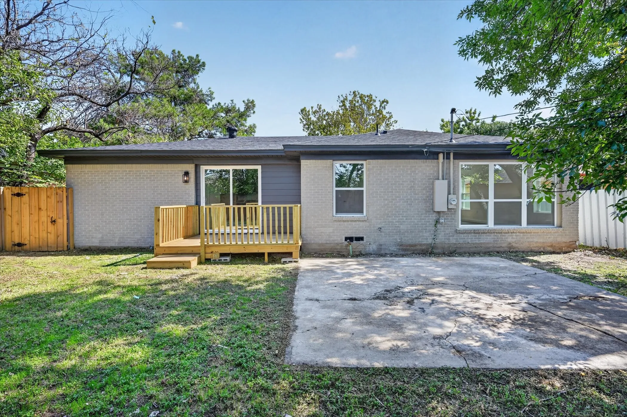 Single Family Residence For Sale in Dallas County , 2009 Las Cruces Lane, Dallas, Texas 75217, 4 Bedroom, 2 Bathroom, 1 Garage spaces, 1,462 Sqft, built in 1954, mls#21411314, Real Estate Agent in Dallas, Homes For Sale in Dallas county, Homes For Sale in Dallas, Realtor in Dallas Texas, Real Estate Brokerage Independent Realty Texas, Luminita Cordes Realtor