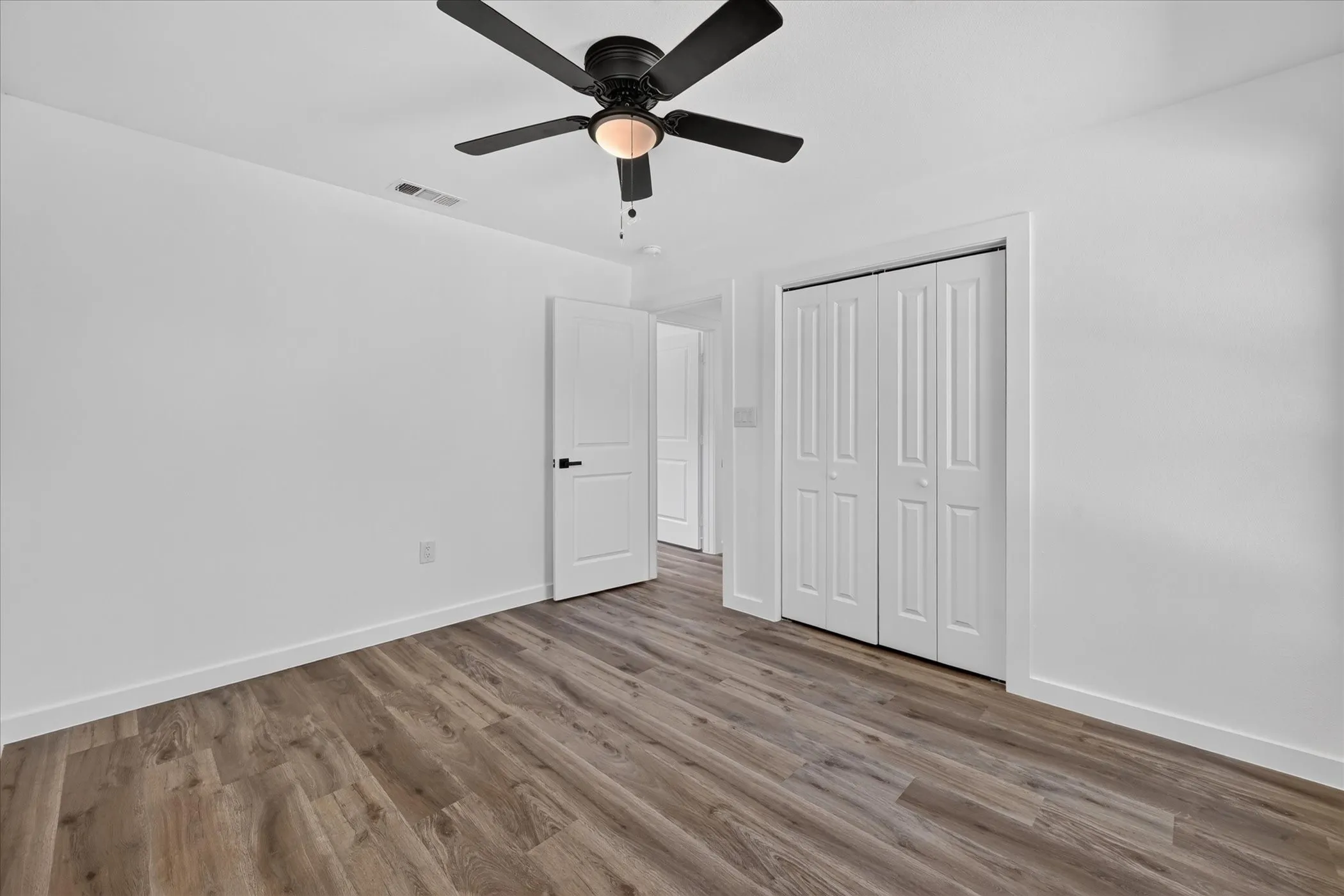 Single Family Residence For Sale in Dallas County , 2009 Las Cruces Lane, Dallas, Texas 75217, 4 Bedroom, 2 Bathroom, 1 Garage spaces, 1,462 Sqft, built in 1954, mls#21411314, Real Estate Agent in Dallas, Homes For Sale in Dallas county, Homes For Sale in Dallas, Realtor in Dallas Texas, Real Estate Brokerage Independent Realty Texas, Luminita Cordes Realtor