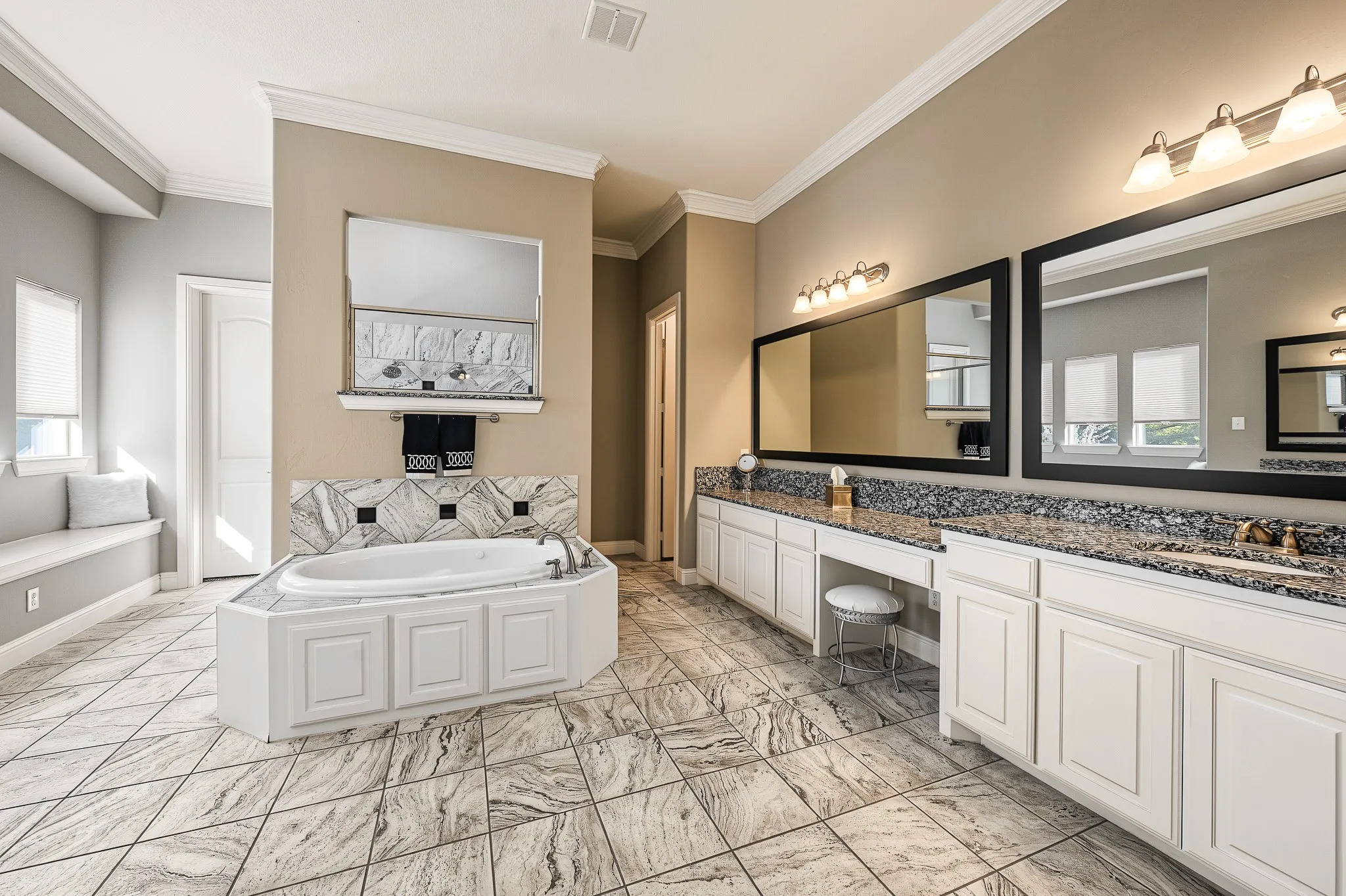 Single Family Residence For Sale in Tarrant County , 501 Rawhide Path, Keller, Texas 76248, 4 Bedroom, 3 Bathroom, 3 Garage spaces, 4,234 Sqft, built in 2015, mls#21408243, Real Estate Agent in Keller, Homes For Sale in Tarrant county, Homes For Sale in Keller, Realtor in Keller Texas, Real Estate Brokerage Independent Realty Texas, Luminita Cordes Realtor