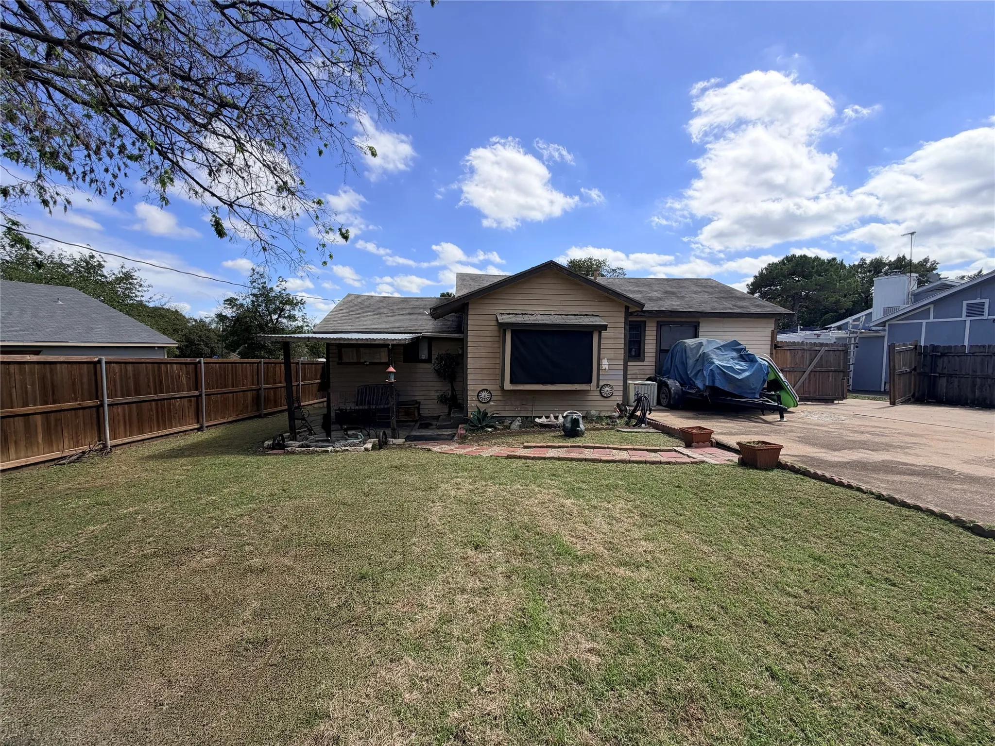 Single Family Residence For Sale in Tarrant County , 2725 San Benito Street, Sansom Park, Texas 76114, 3 Bedroom, 2 Bathroom, Garage spaces, 1,134 Sqft, built in 1950, mls#21410790, Real Estate Agent in Sansom Park, Homes For Sale in Tarrant county, Homes For Sale in Sansom Park, Realtor in Sansom Park Texas, Real Estate Brokerage Independent Realty Texas, Luminita Cordes Realtor