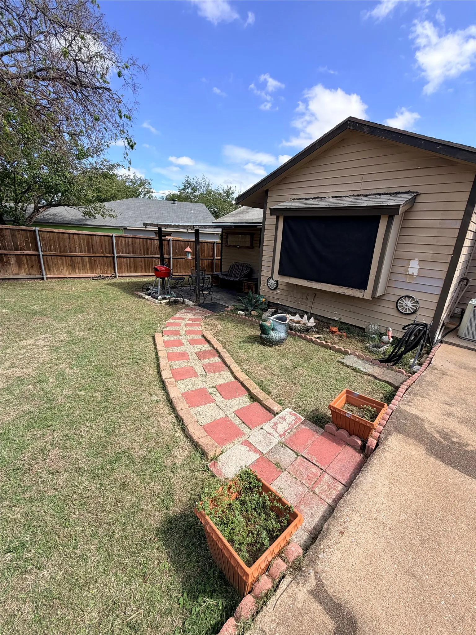 Single Family Residence For Sale in Tarrant County , 2725 San Benito Street, Sansom Park, Texas 76114, 3 Bedroom, 2 Bathroom, Garage spaces, 1,134 Sqft, built in 1950, mls#21410790, Real Estate Agent in Sansom Park, Homes For Sale in Tarrant county, Homes For Sale in Sansom Park, Realtor in Sansom Park Texas, Real Estate Brokerage Independent Realty Texas, Luminita Cordes Realtor