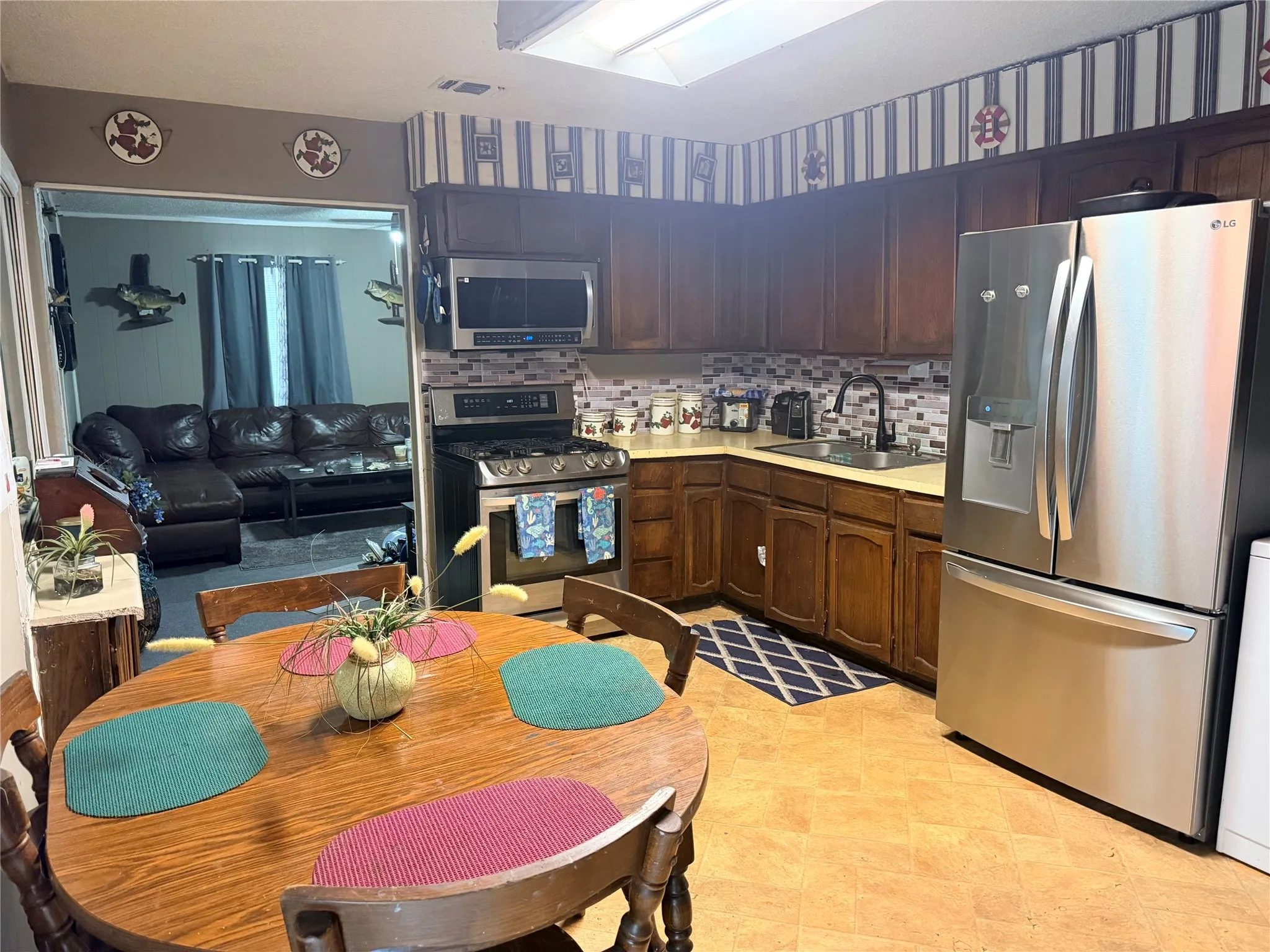 Single Family Residence For Sale in Tarrant County , 2725 San Benito Street, Sansom Park, Texas 76114, 3 Bedroom, 2 Bathroom, Garage spaces, 1,134 Sqft, built in 1950, mls#21410790, Real Estate Agent in Sansom Park, Homes For Sale in Tarrant county, Homes For Sale in Sansom Park, Realtor in Sansom Park Texas, Real Estate Brokerage Independent Realty Texas, Luminita Cordes Realtor