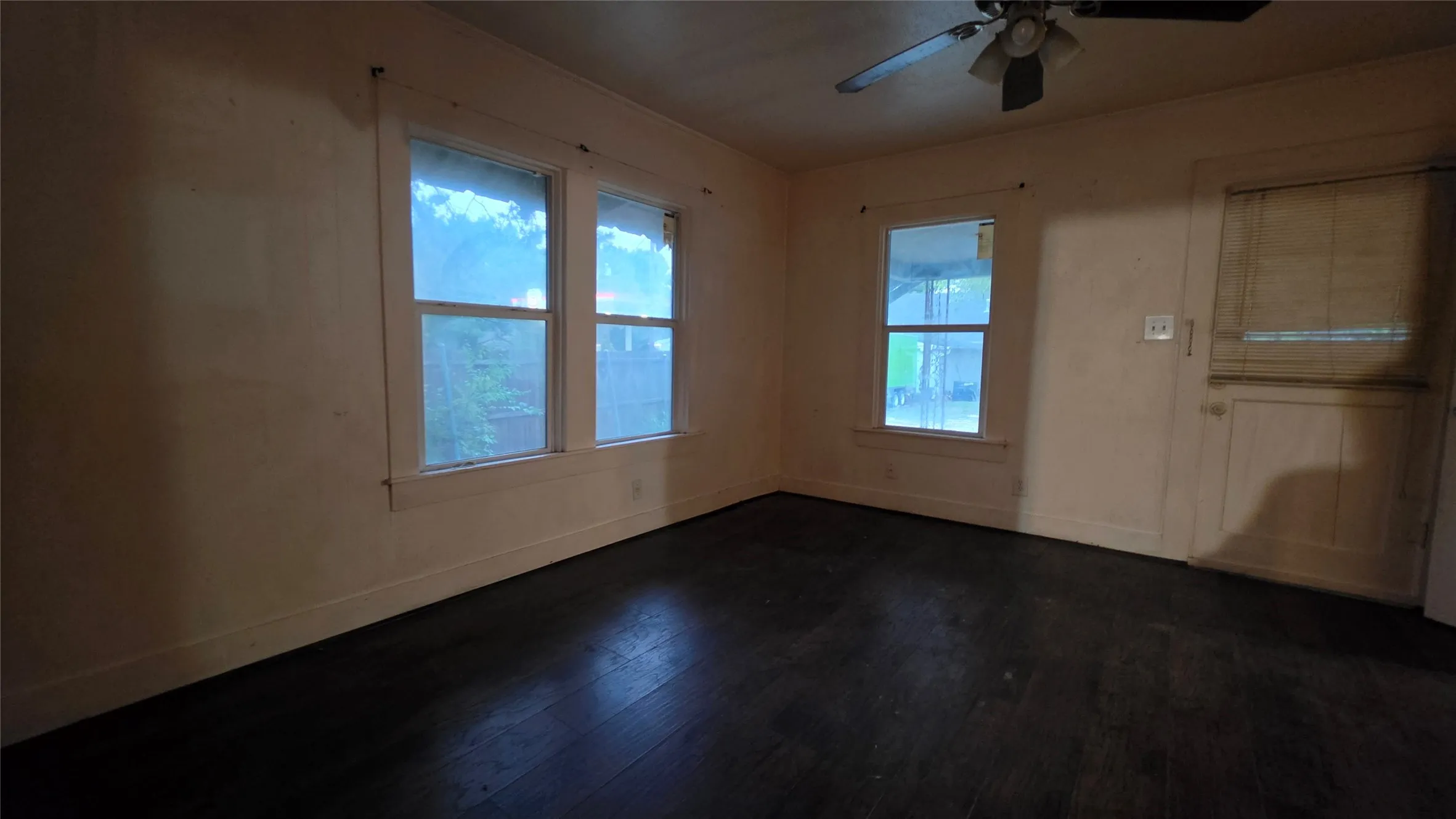 Single Family Residence For Sale in Collin County , 104 Short Street, Farmersville, Texas 75442, 2 Bedroom, 1 Bathroom, Garage spaces, 1,018 Sqft, built in 1960, mls#21411336, Real Estate Agent in Farmersville, Homes For Sale in Collin county, Homes For Sale in Farmersville, Realtor in Farmersville Texas, Real Estate Brokerage Independent Realty Texas, Luminita Cordes Realtor