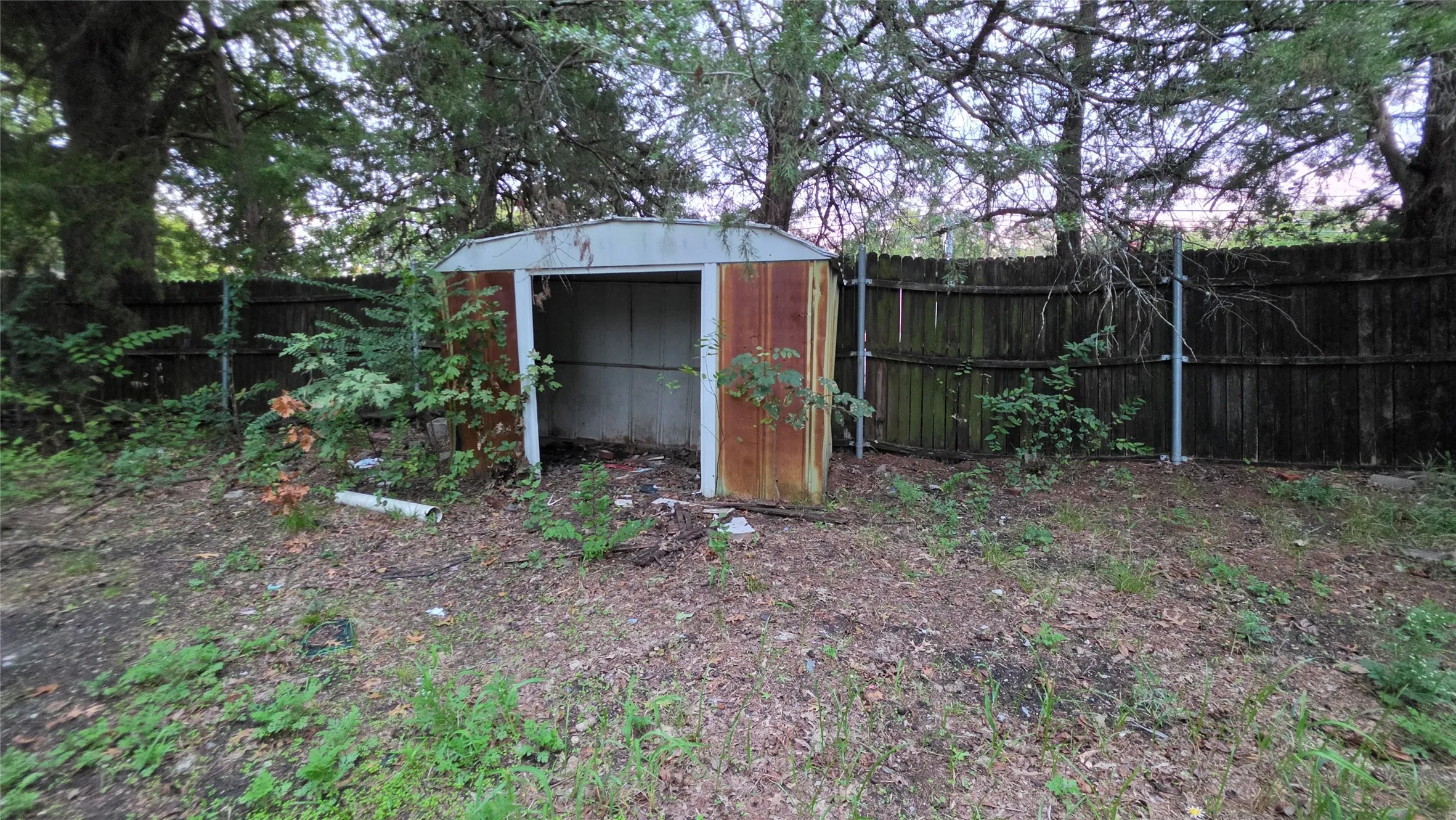 Single Family Residence For Sale in Collin County , 104 Short Street, Farmersville, Texas 75442, 2 Bedroom, 1 Bathroom, Garage spaces, 1,018 Sqft, built in 1960, mls#21411336, Real Estate Agent in Farmersville, Homes For Sale in Collin county, Homes For Sale in Farmersville, Realtor in Farmersville Texas, Real Estate Brokerage Independent Realty Texas, Luminita Cordes Realtor